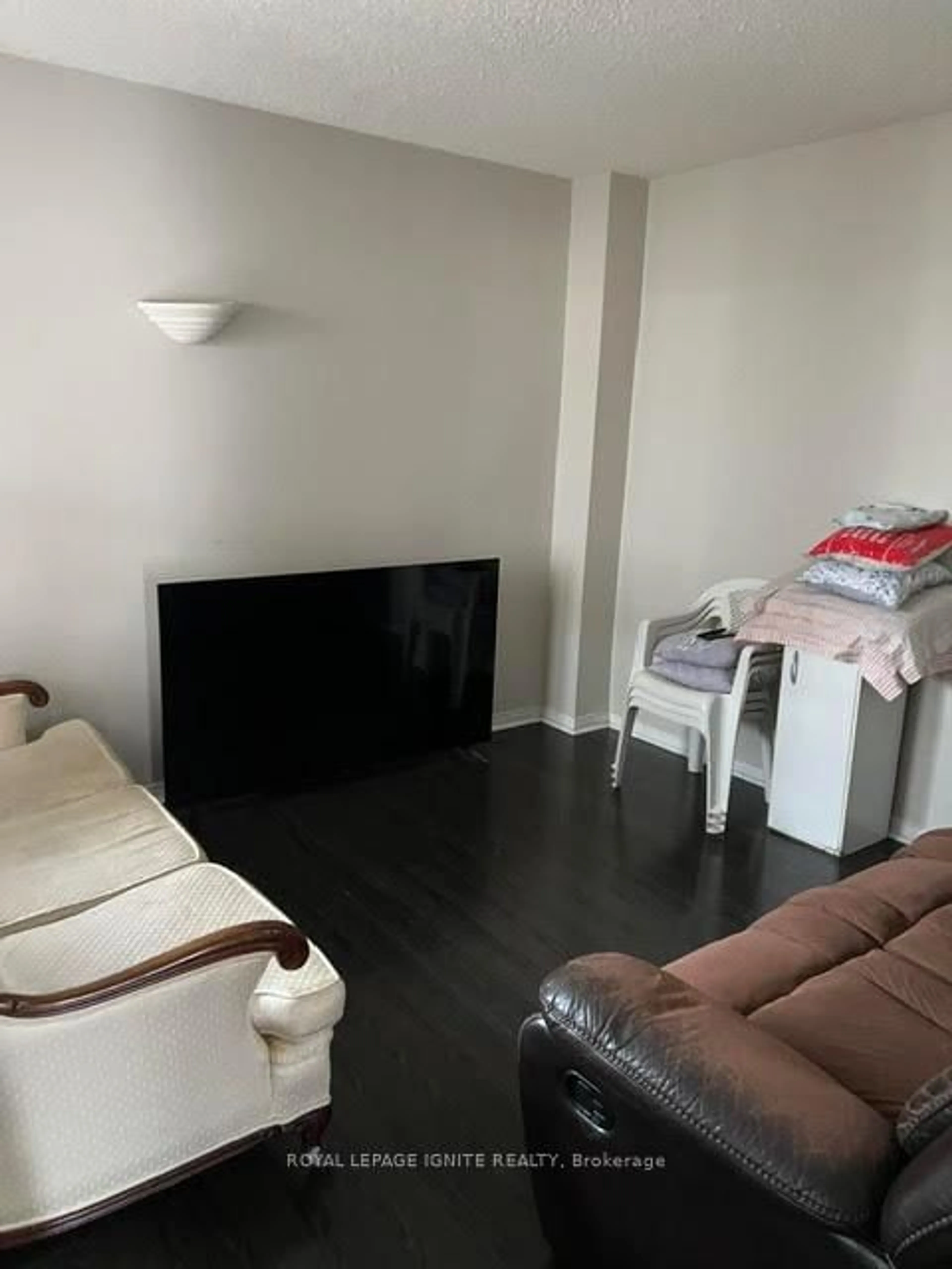 A pic of a room for 62 Woodside Crt, Brampton Ontario L6Y 3Z2