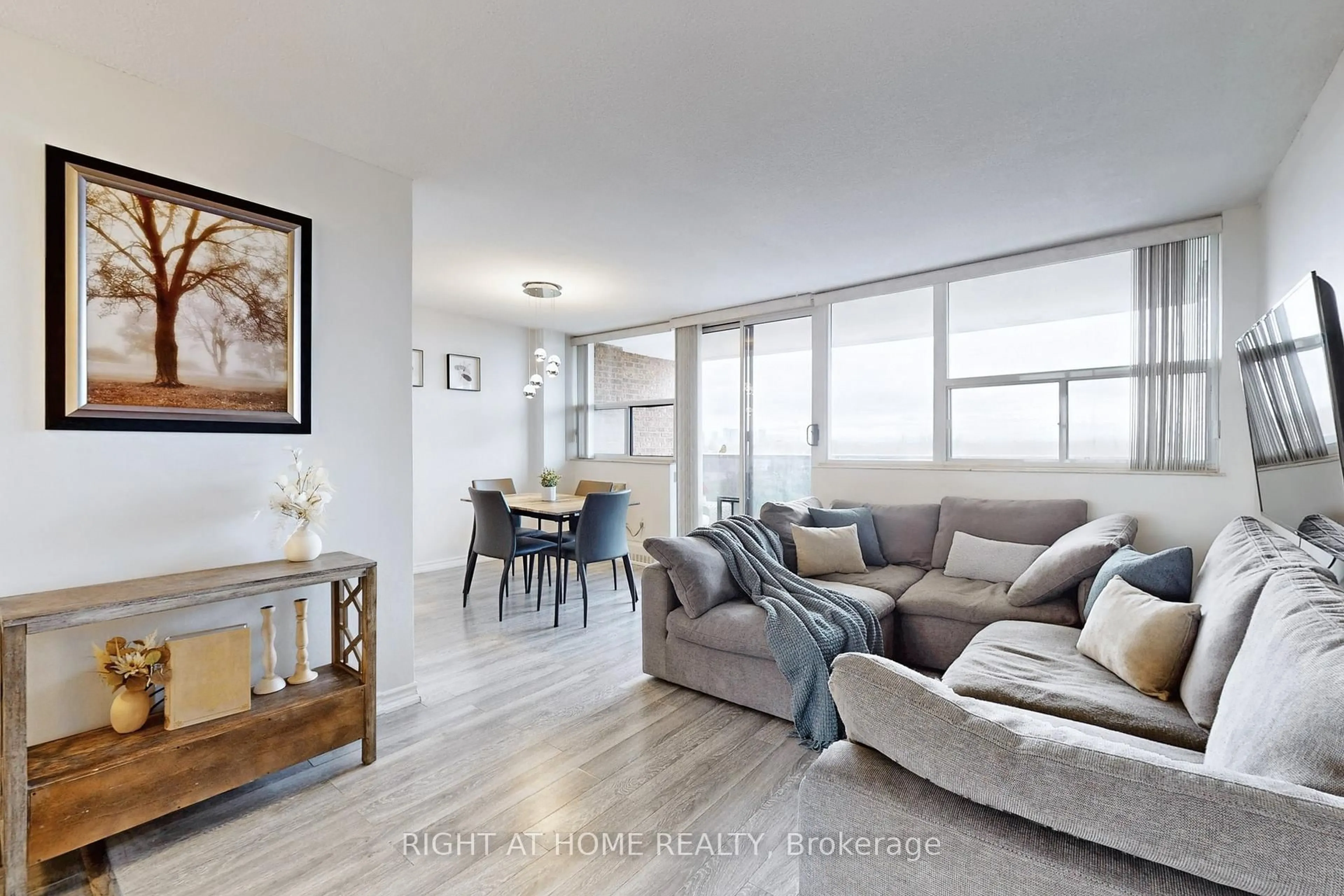 Living room with furniture, unknown for 3501 Glen Erin Dr #812, Mississauga Ontario L5L 2E9