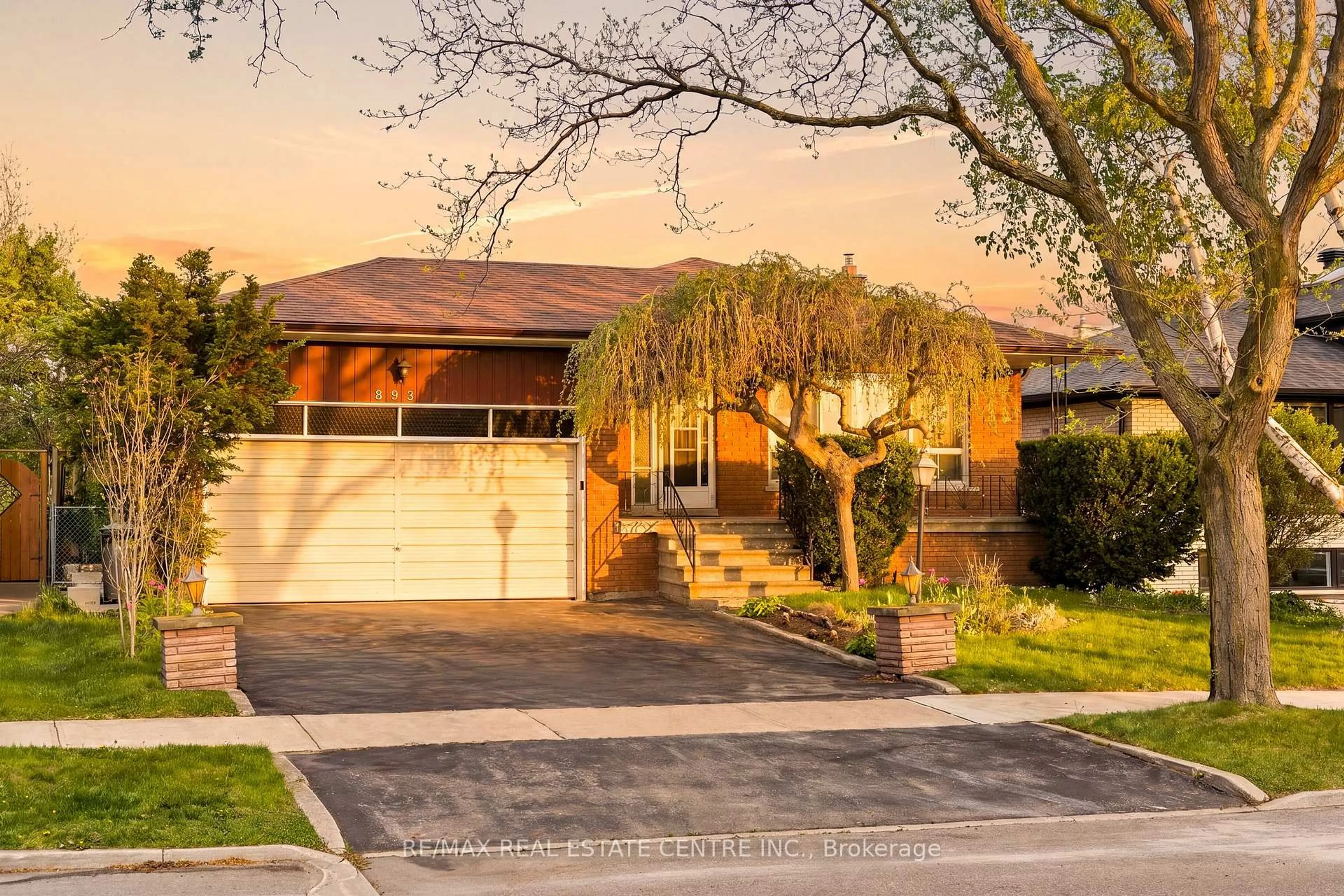Unknown for 893 Hollowtree Cres, Mississauga Ontario L4Y 2V3