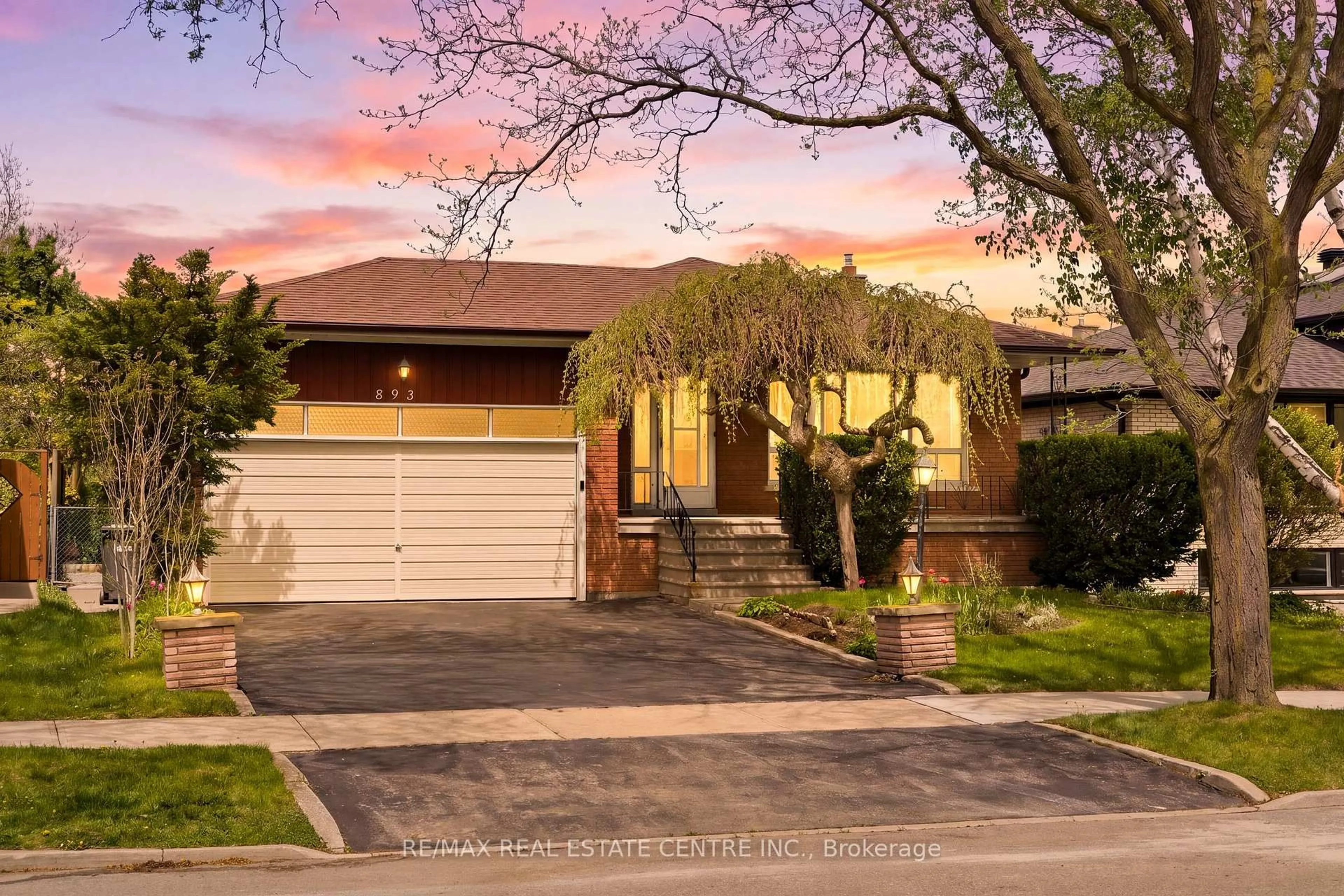 Unknown for 893 Hollowtree Cres, Mississauga Ontario L4Y 2V3