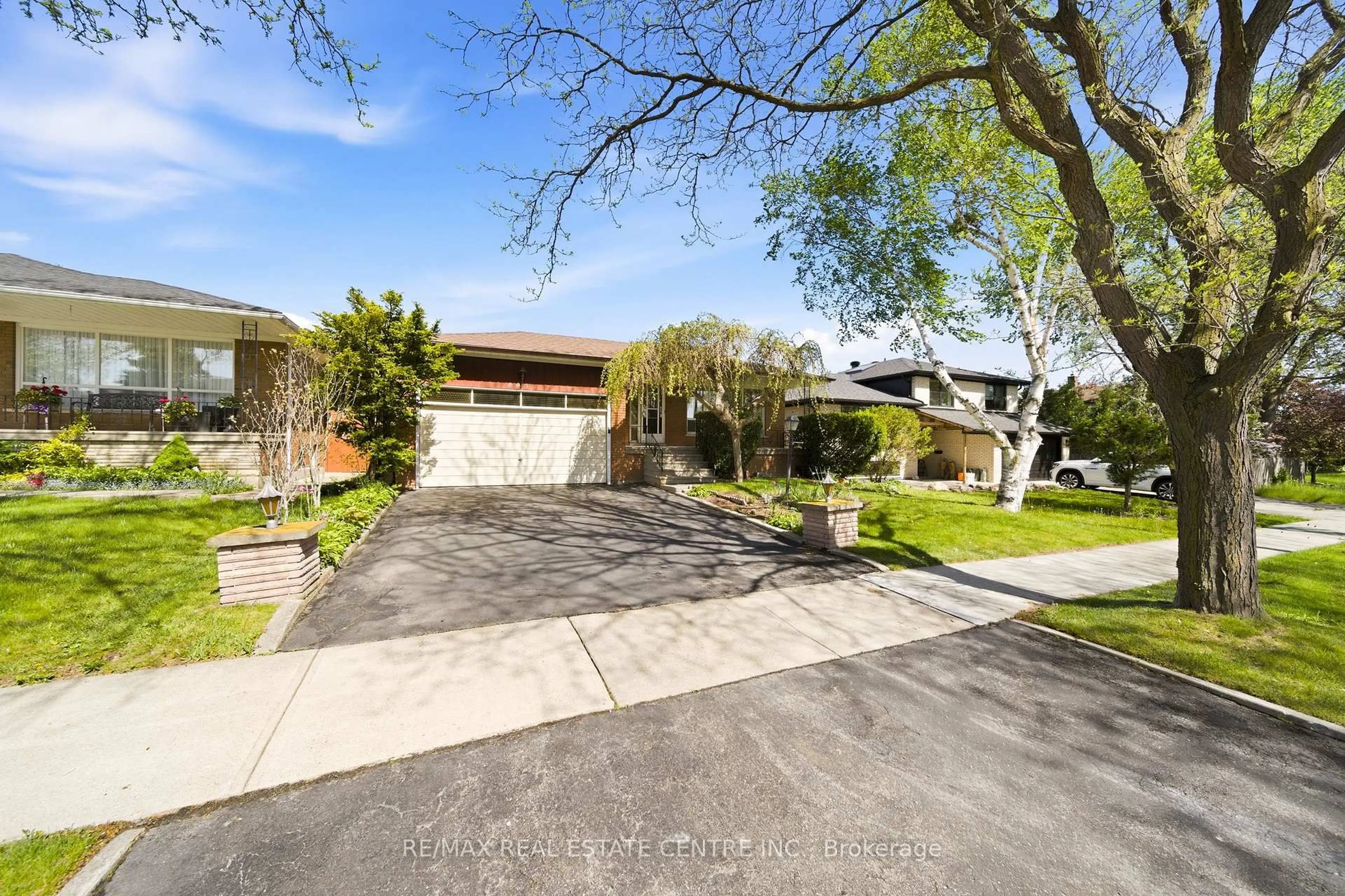 Unknown for 893 Hollowtree Cres, Mississauga Ontario L4Y 2V3