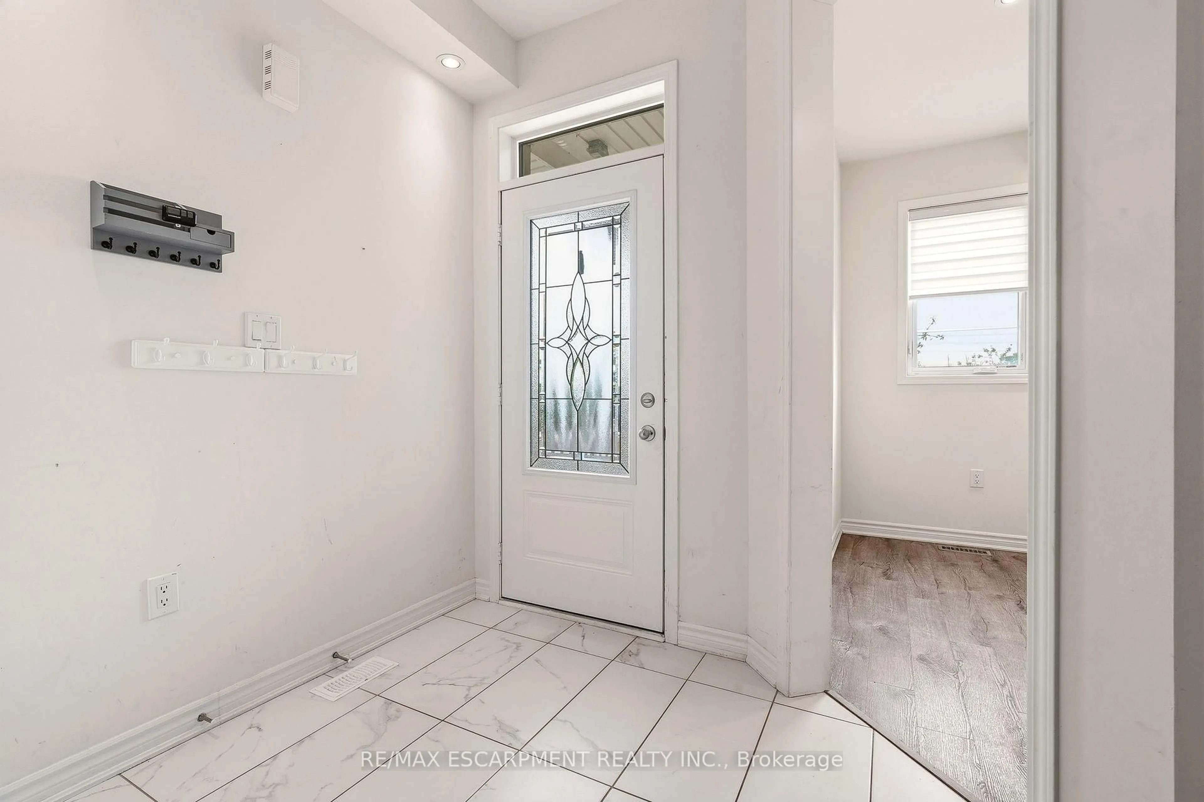 Unknown for 1364 Sycamore Garden, Milton Ontario L9E 1R3
