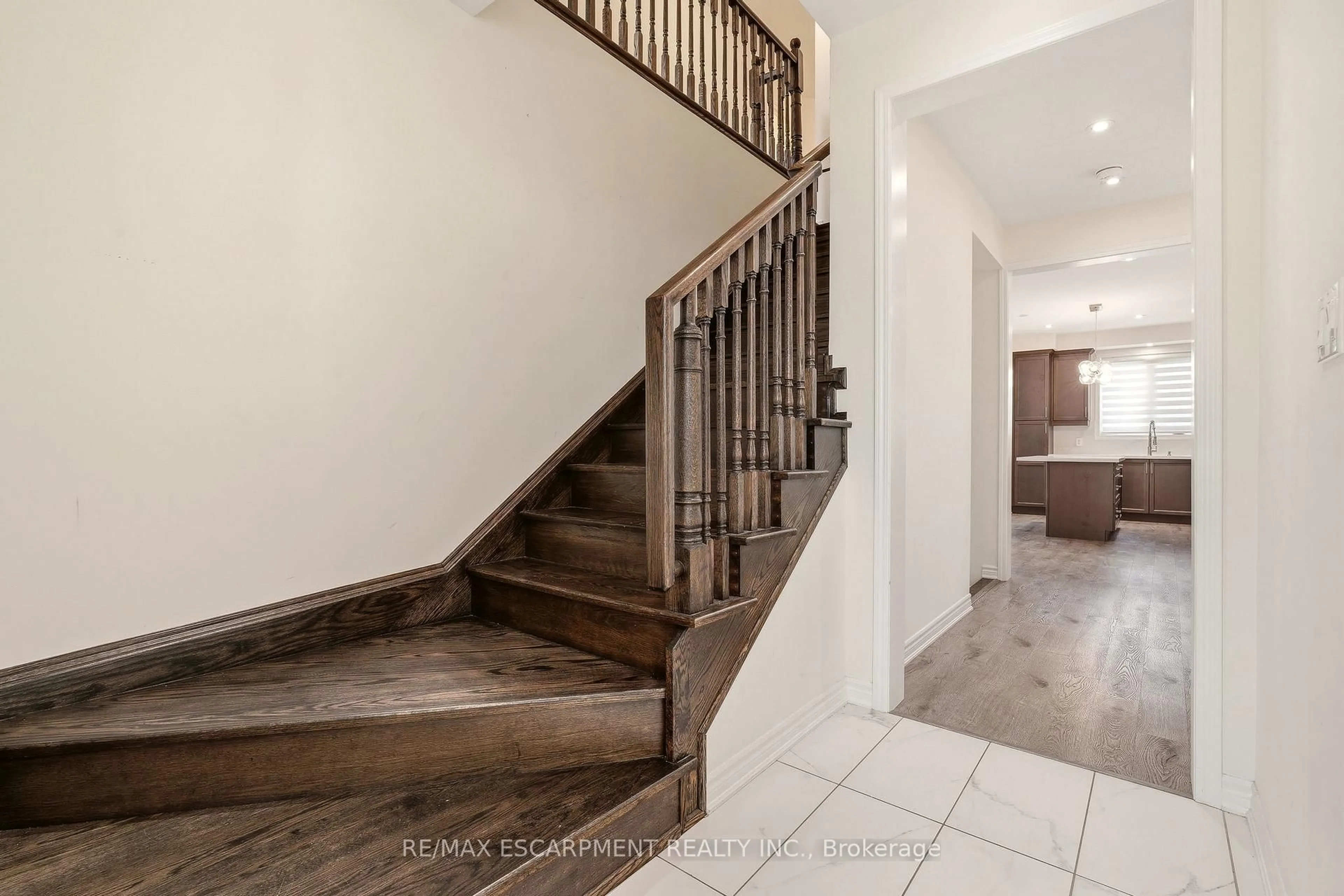 Unknown for 1364 Sycamore Garden, Milton Ontario L9E 1R3
