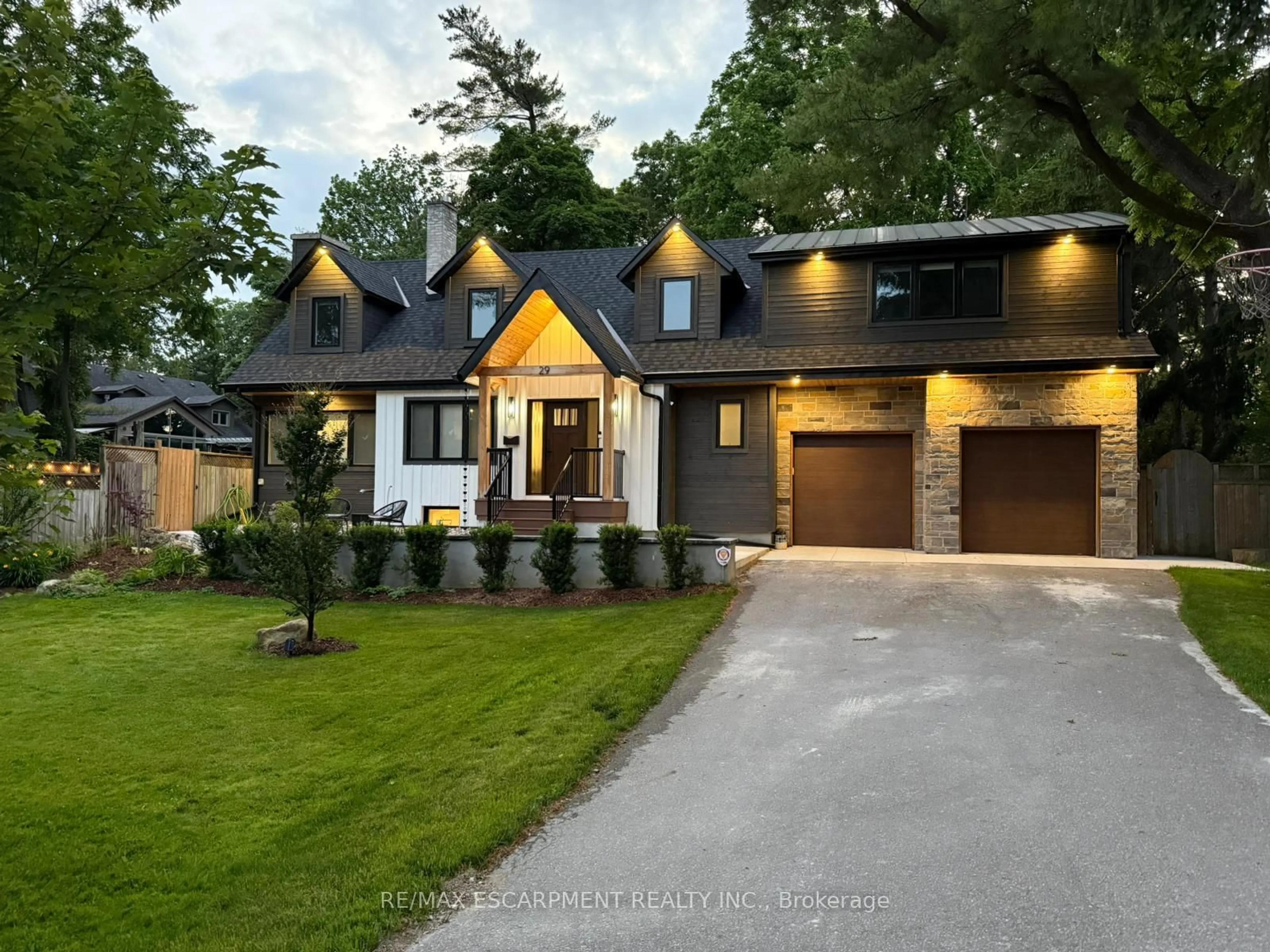 Unknown for 29 Pinewood Tr, Mississauga Ontario L5G 2L2