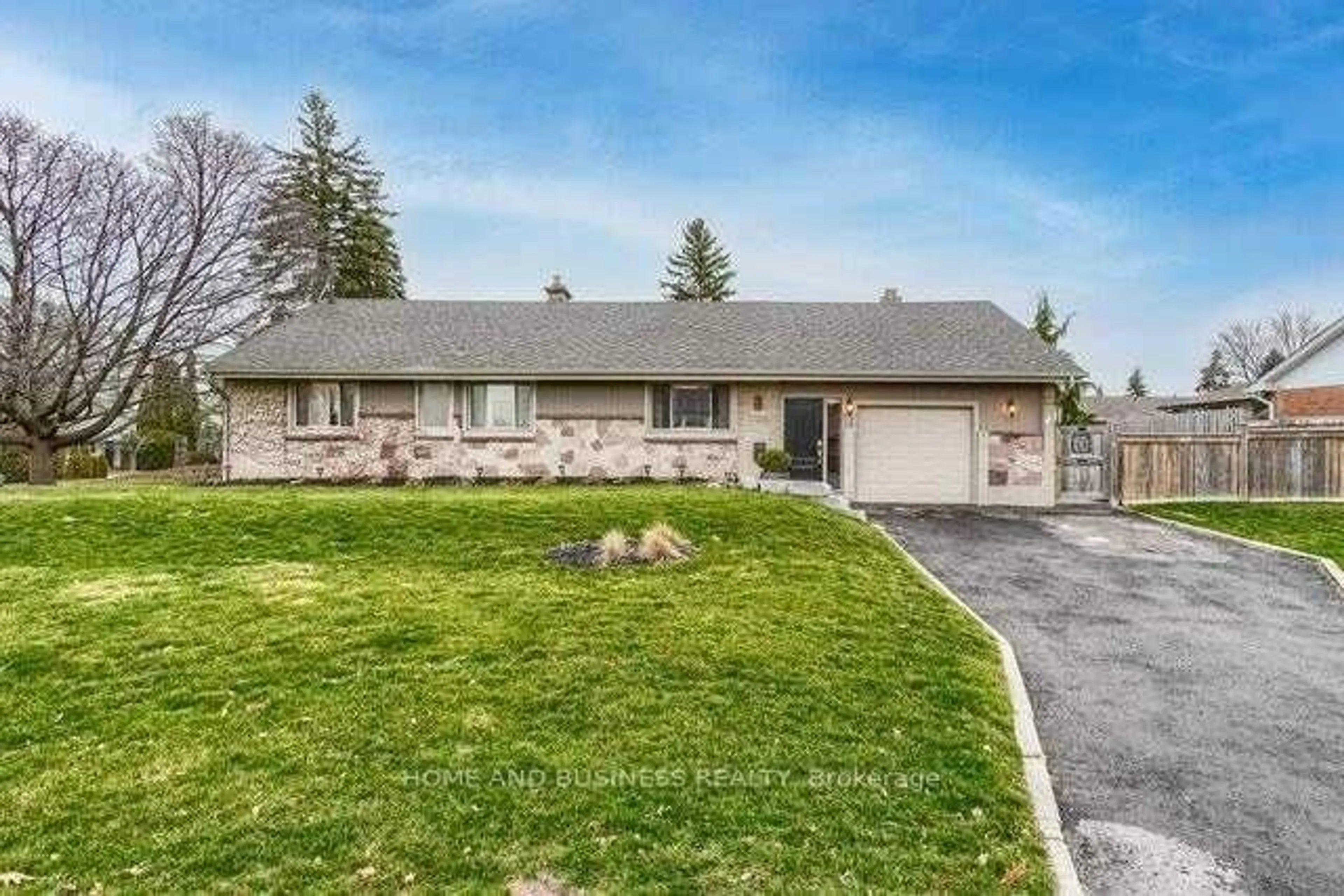 A pic from outside/outdoor area/front of a property/back of a property/a pic from drone, street for 8 Sora Dr, Mississauga Ontario L5M 1B2