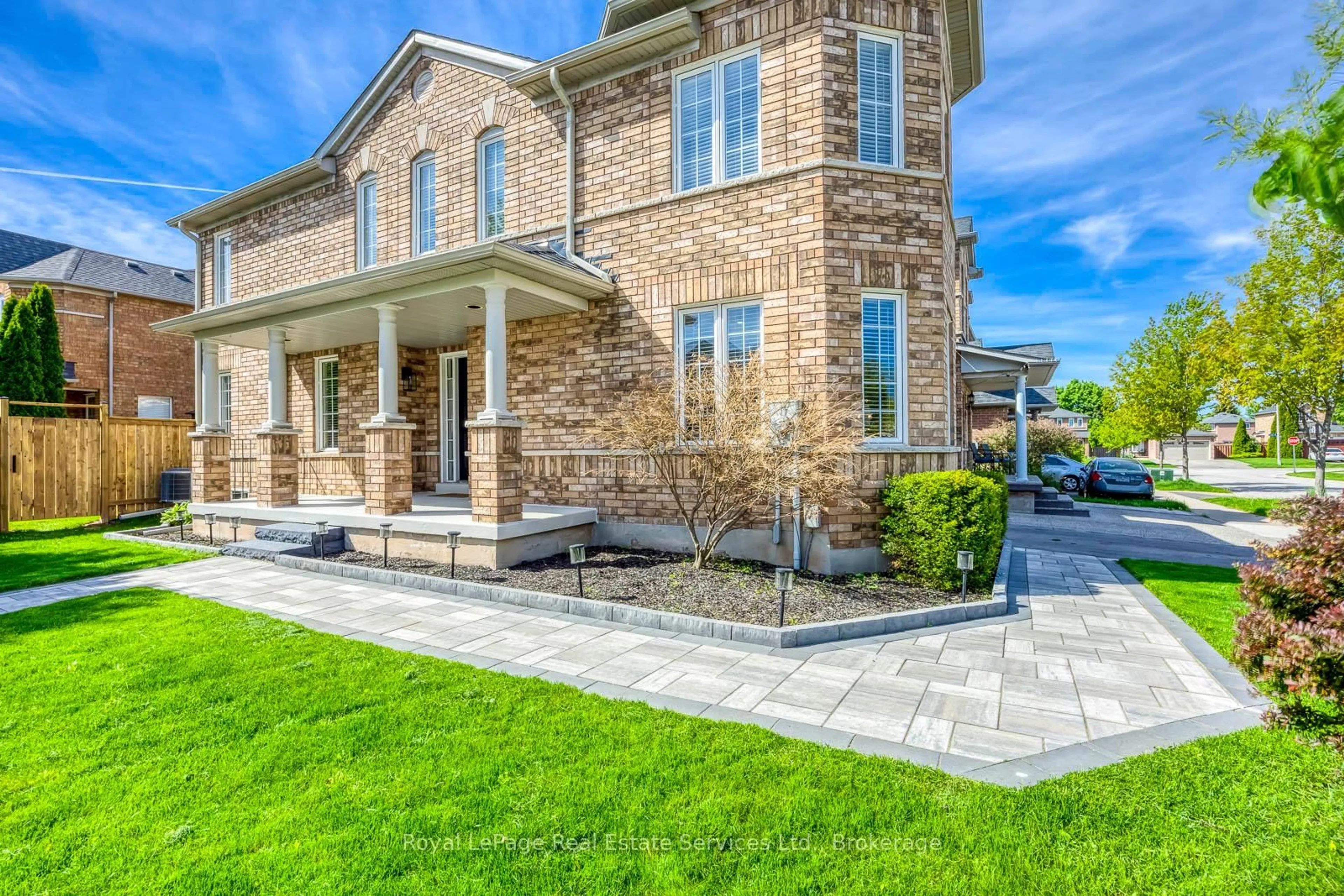 Home with brick exterior material, street for 5636 EMMA Dr, Burlington Ontario L7L 6W7