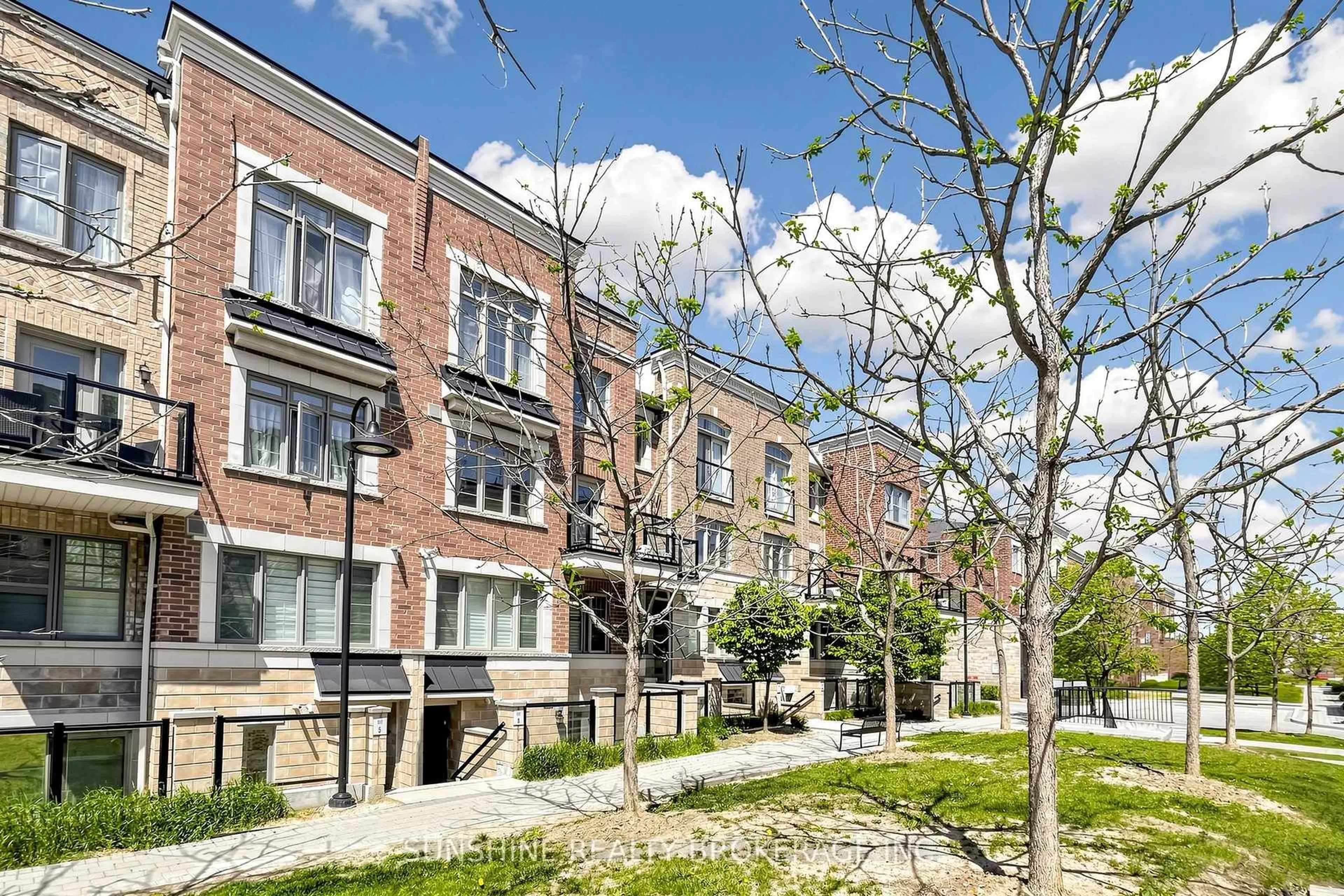 Patio, street for 2335 Sheppard Ave #7, Toronto Ontario M9M 0B5