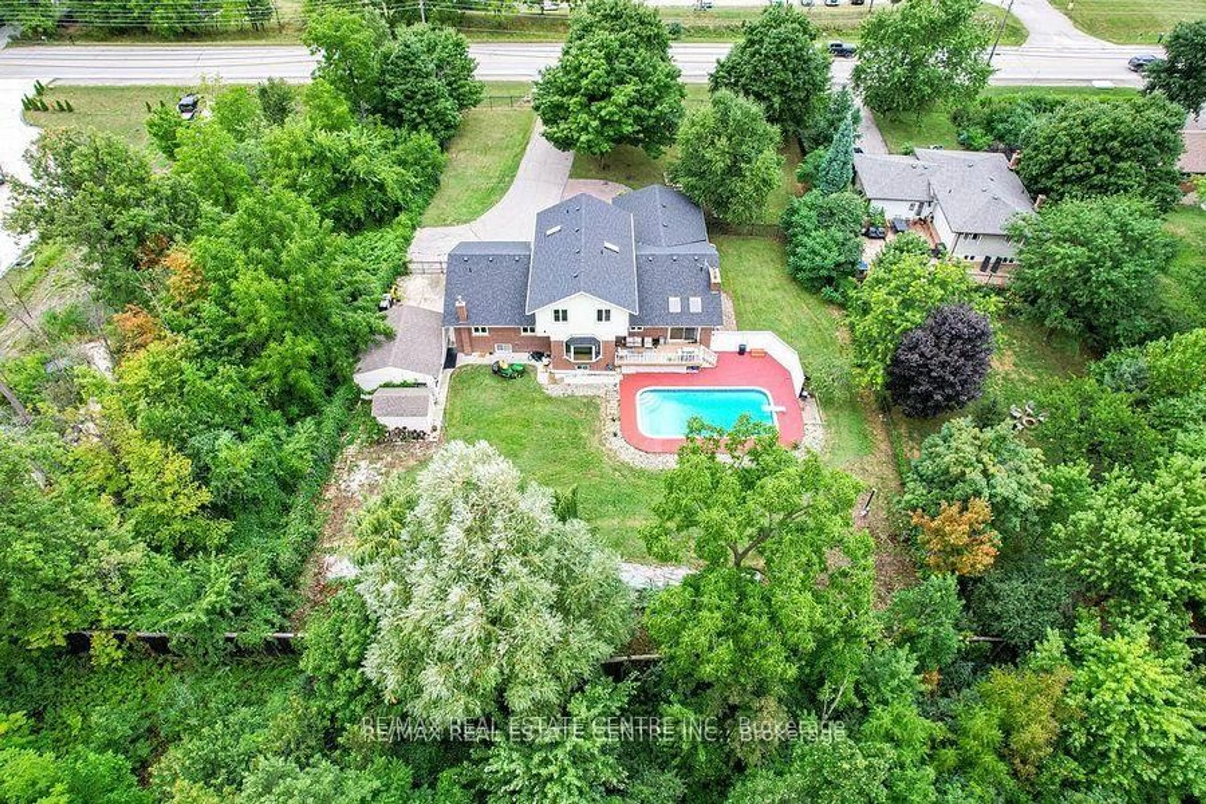 A pic from outside/outdoor area/front of a property/back of a property/a pic from drone, unknown for 7750 5 Side Rd, Milton Ontario L9T 2K7