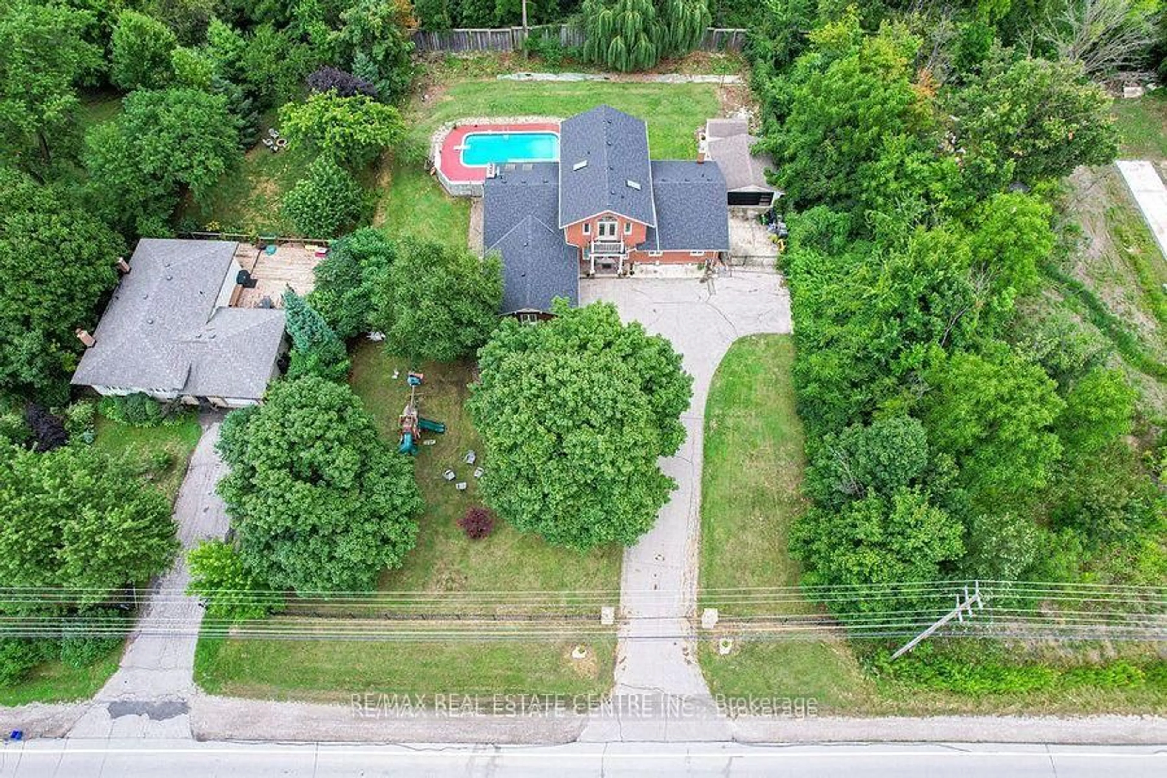 A pic from outside/outdoor area/front of a property/back of a property/a pic from drone, street for 7750 5 Side Rd, Milton Ontario L9T 2K7