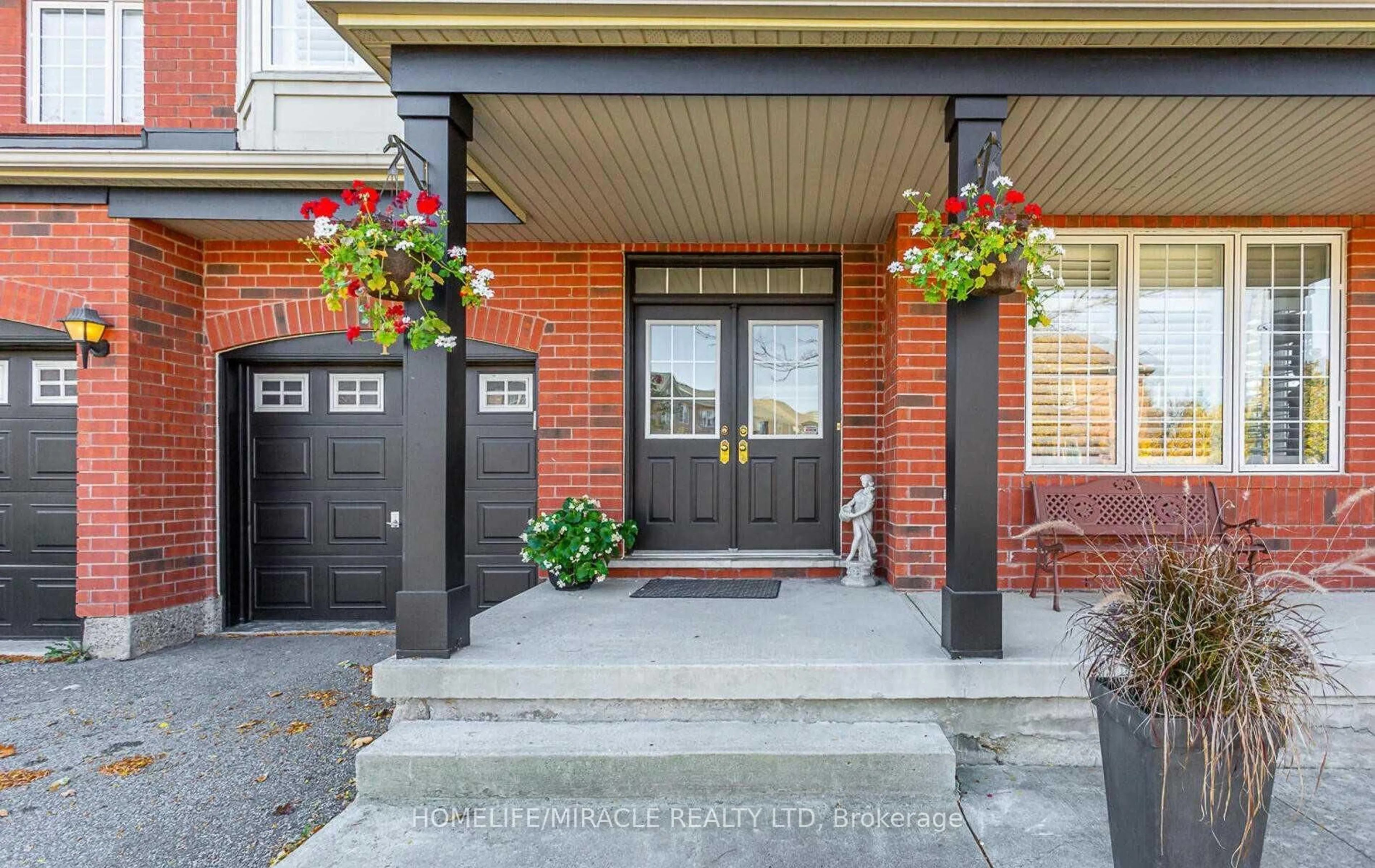 Indoor entryway for 1 Pali Dr, Brampton Ontario L6P 1G3