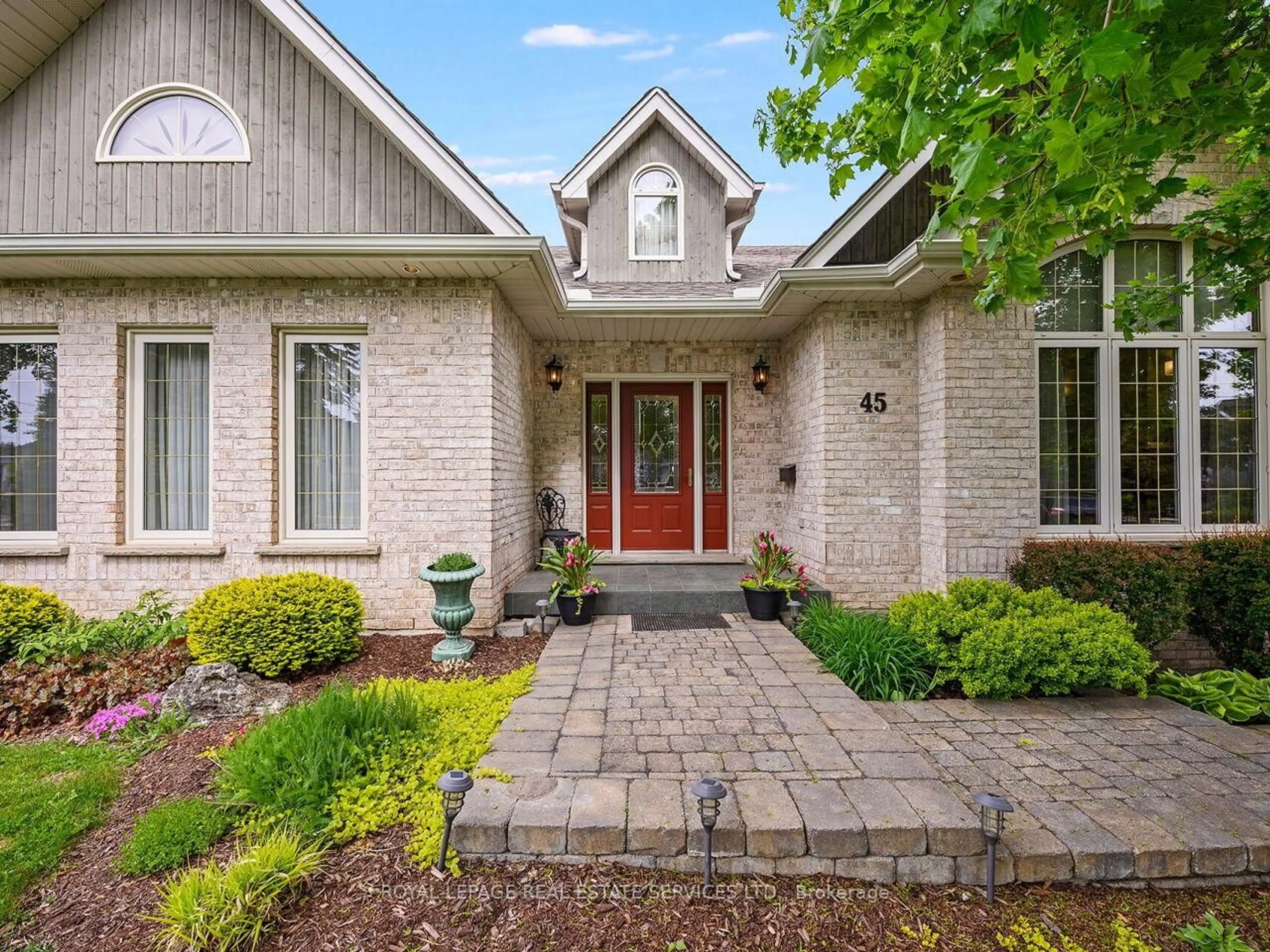 Home with brick exterior material, street for 45 John St, Milton Ontario L9T 1G2