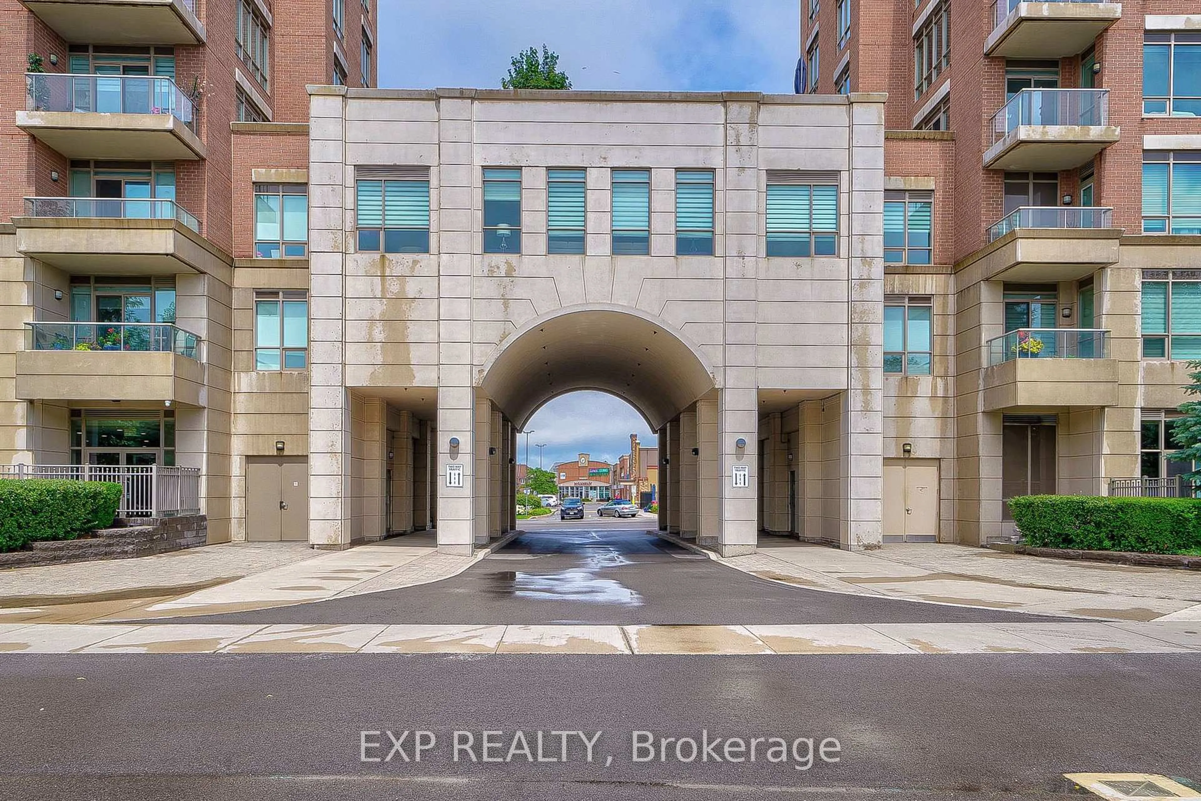 Indoor entryway for 2480 Prince Michael Dr #622, Oakville Ontario L6H 0H1