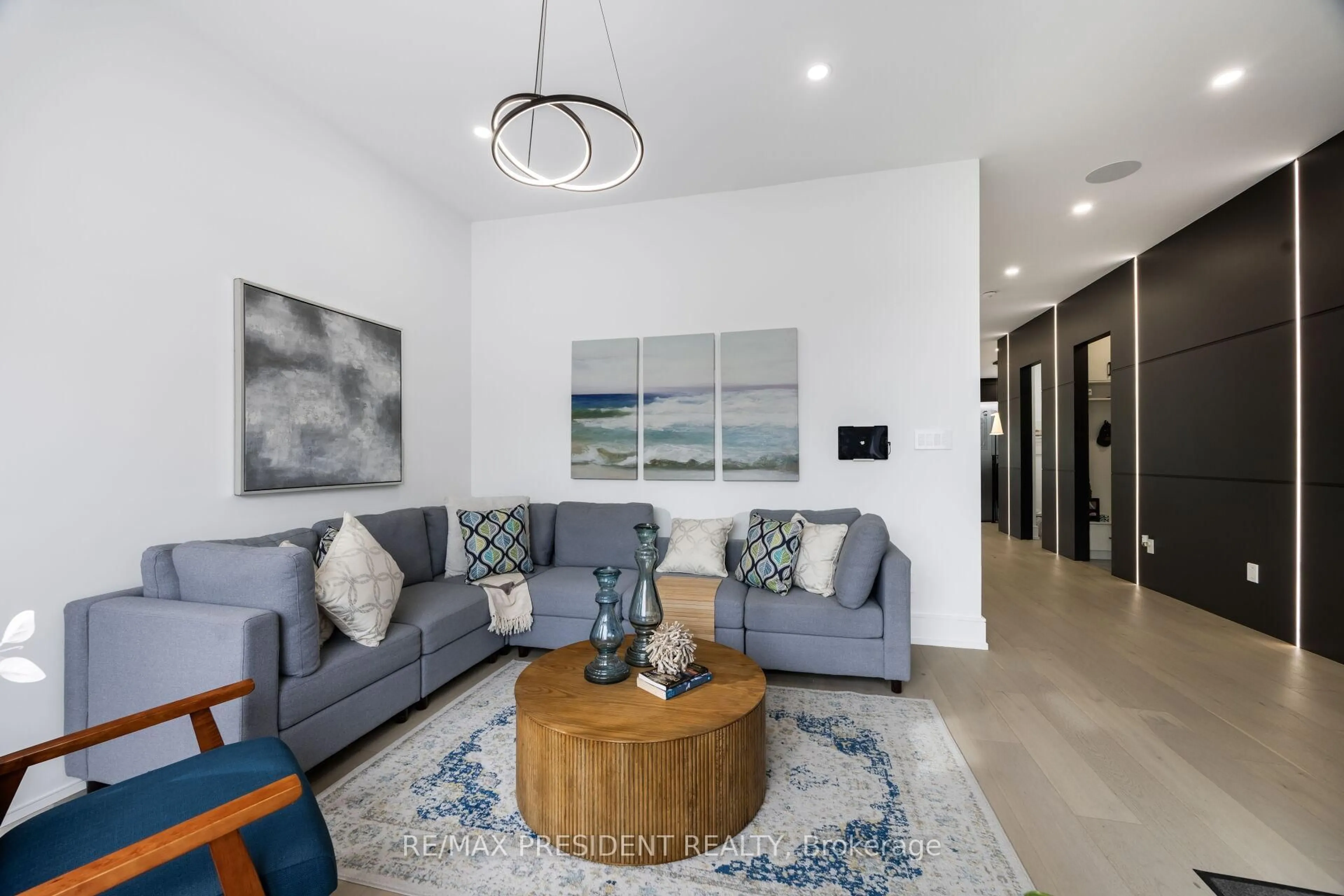 Living room with furniture, unknown for 1081 Ogden Ave, Mississauga Ontario L5E 2G7