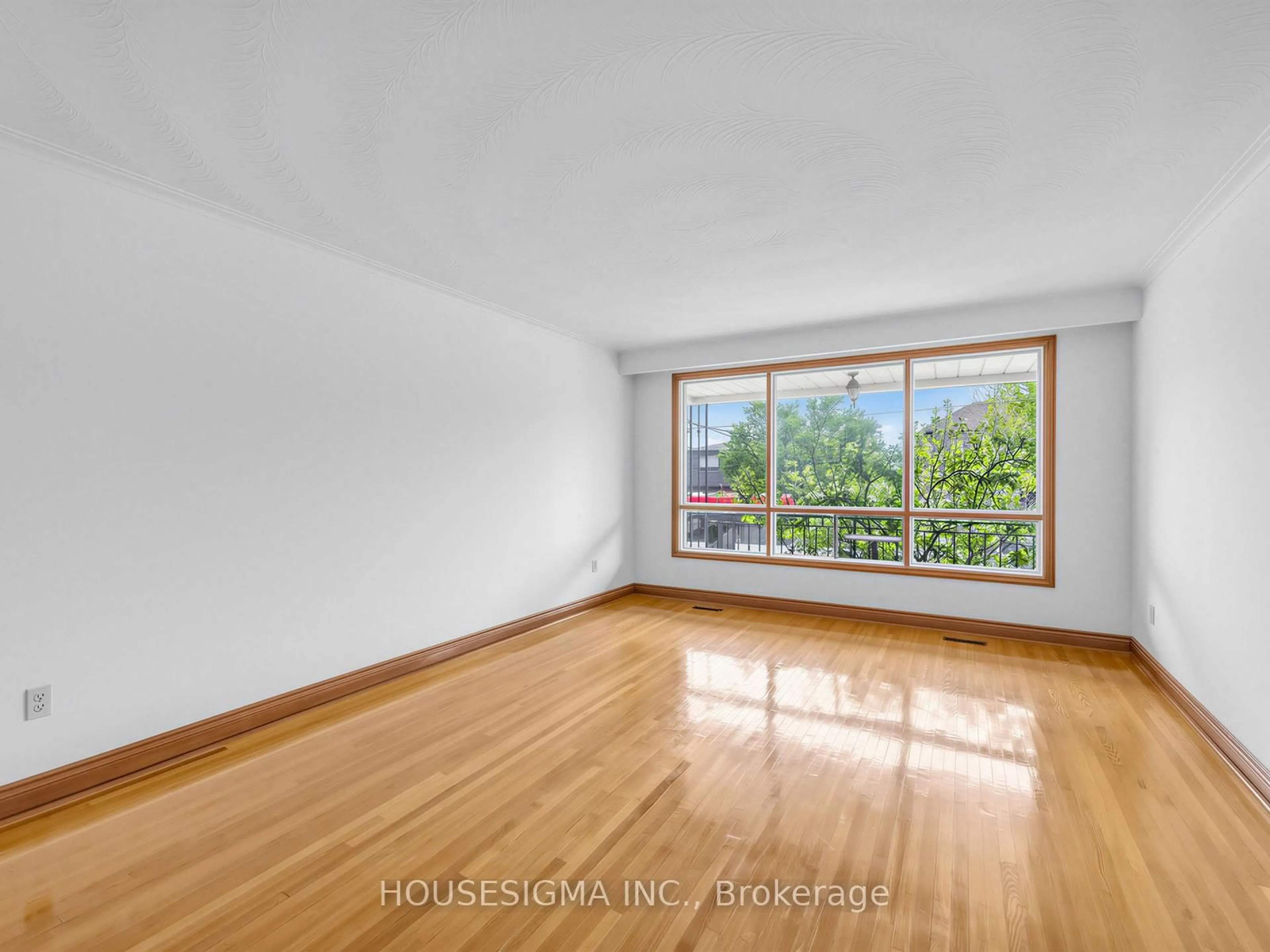A pic of a room for 1136 Glencairn Ave, Toronto Ontario M6B 2B4