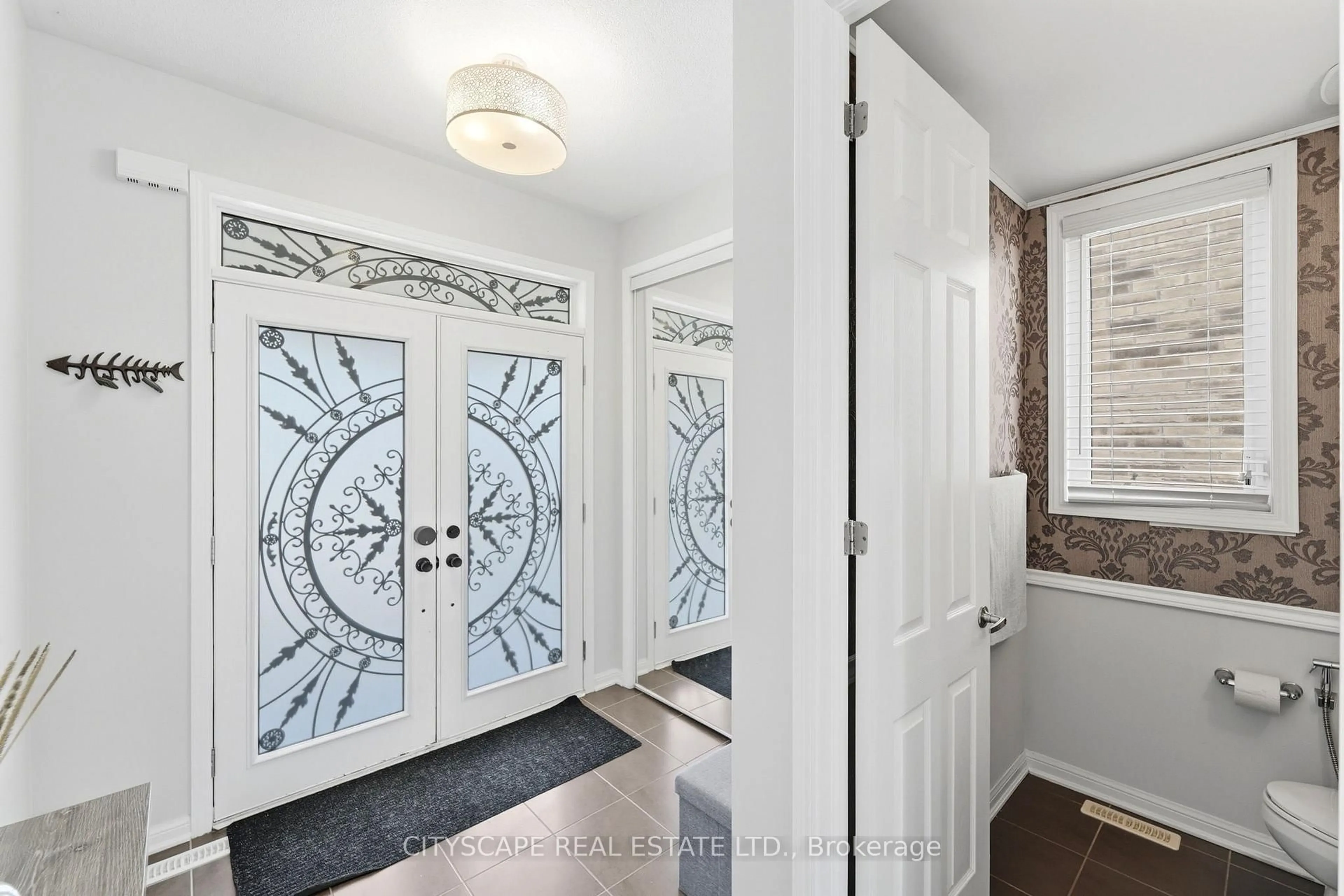 Indoor entryway for 305 Gleave Terr, Milton Ontario L9T 8P1