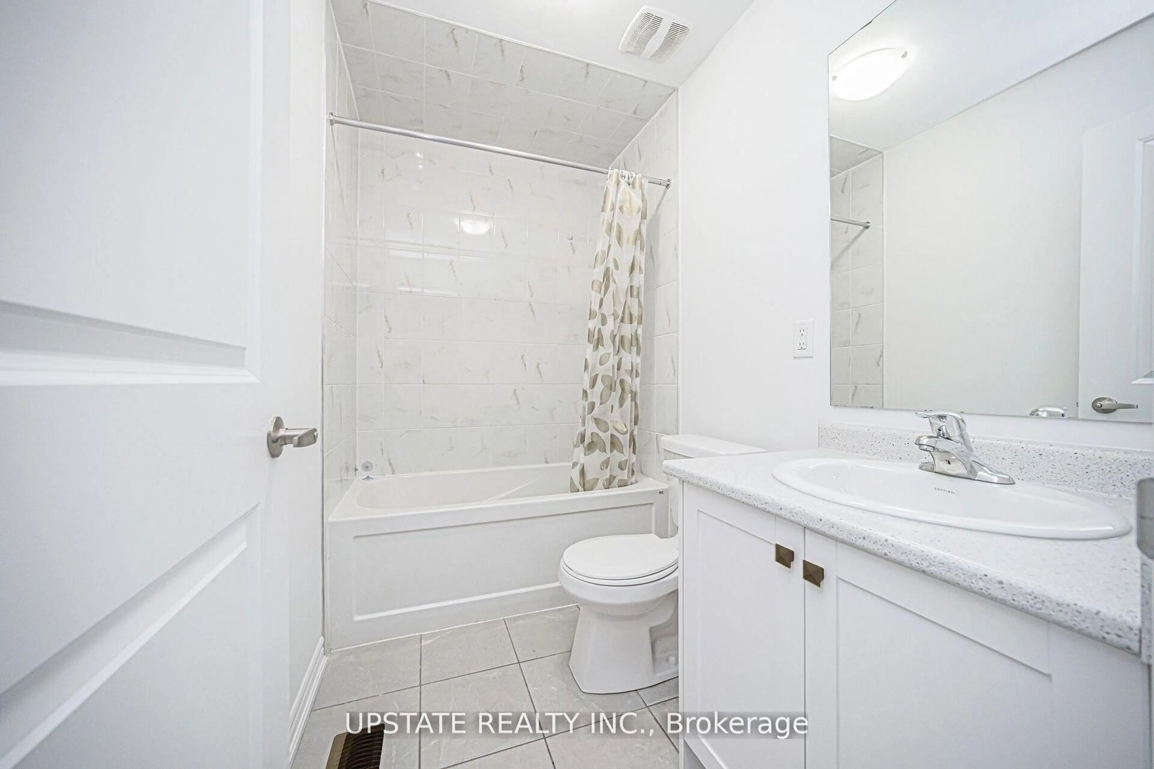 Standard bathroom, unknown for 29 Ravenbury St, Brampton Ontario L6P 4P6