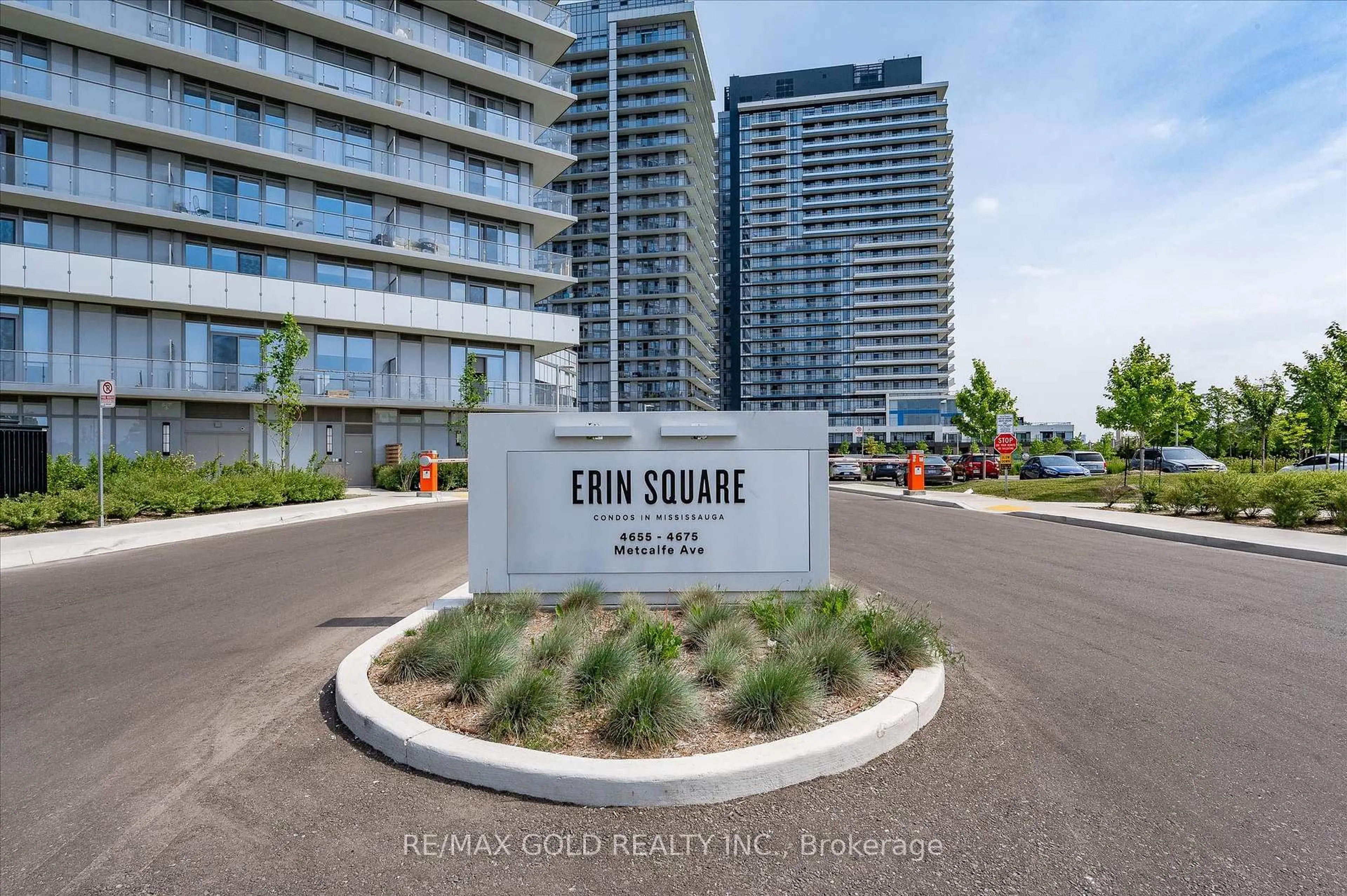 Indoor entryway for 4675 Metcalfe Ave #1905, Mississauga Ontario L5M 0Z7