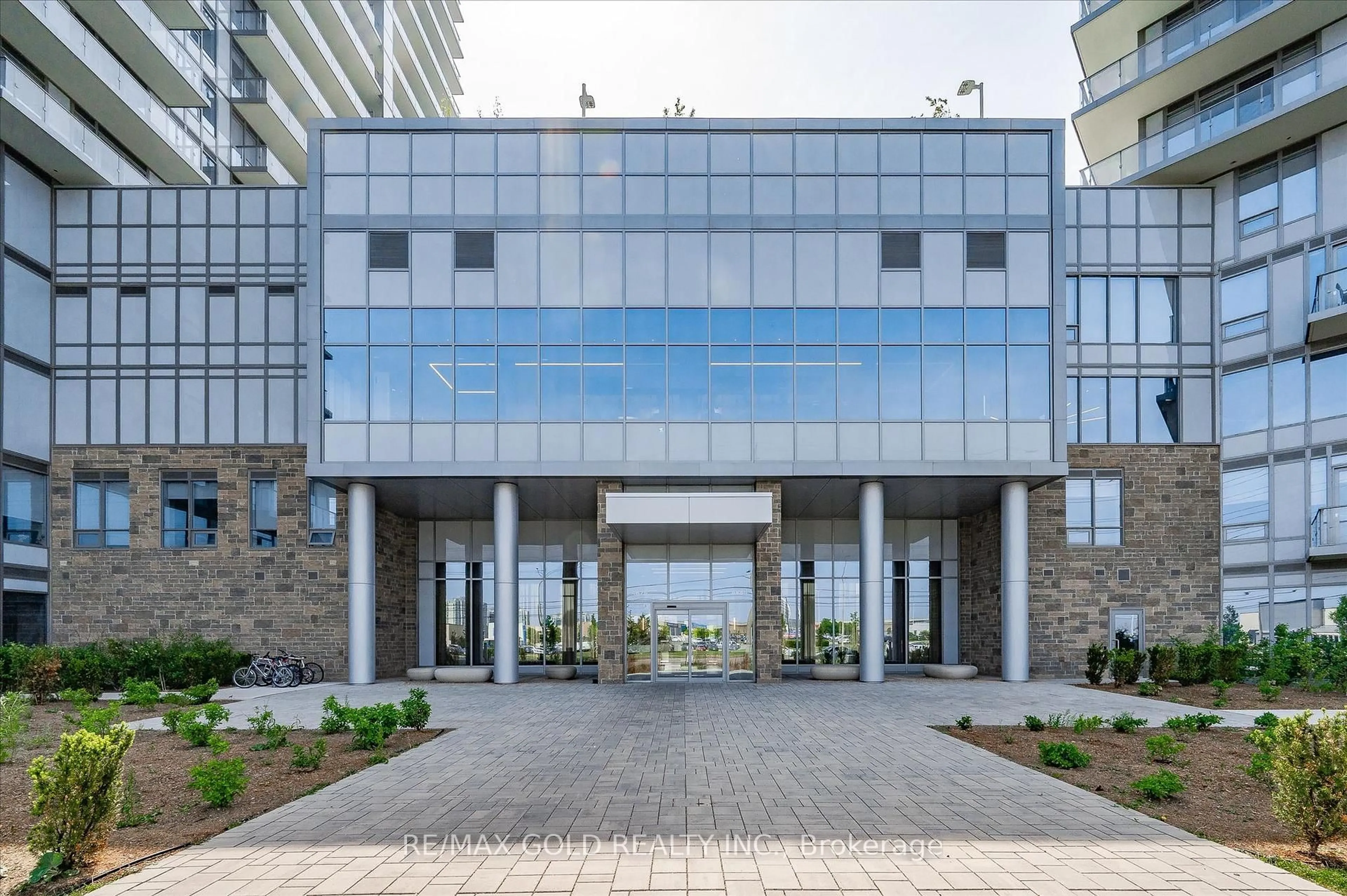 Indoor foyer for 4675 Metcalfe Ave #1905, Mississauga Ontario L5M 0Z7