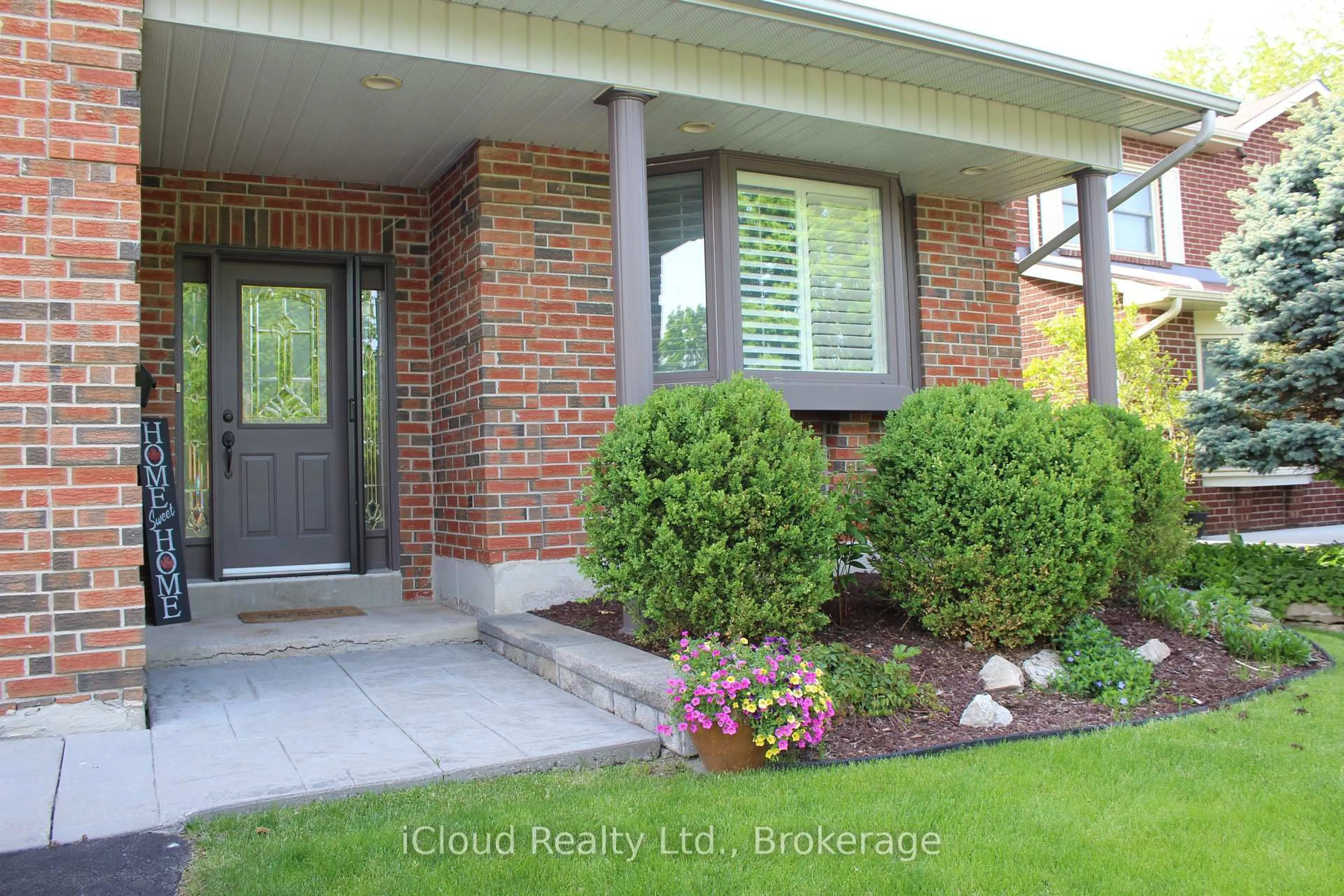 Indoor entryway for 679 harrison Rd, Milton Ontario L9T 4S7