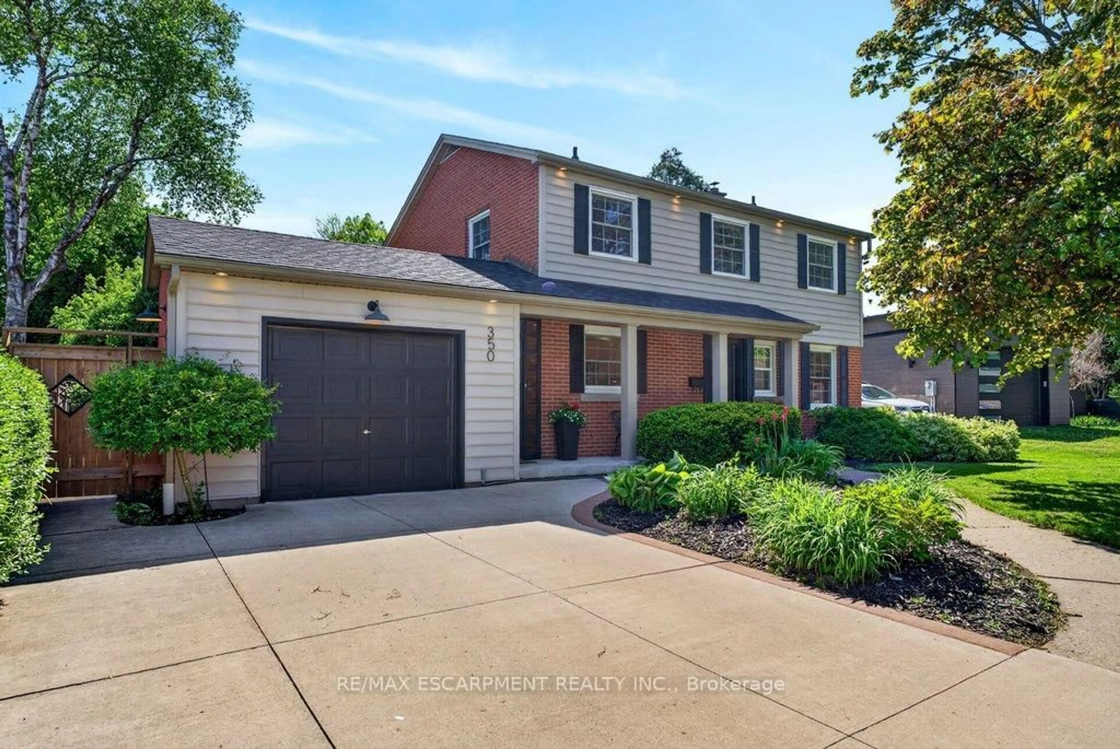 Home with brick exterior material, street for 350 East Side Cres, Burlington Ontario L7R 3G9