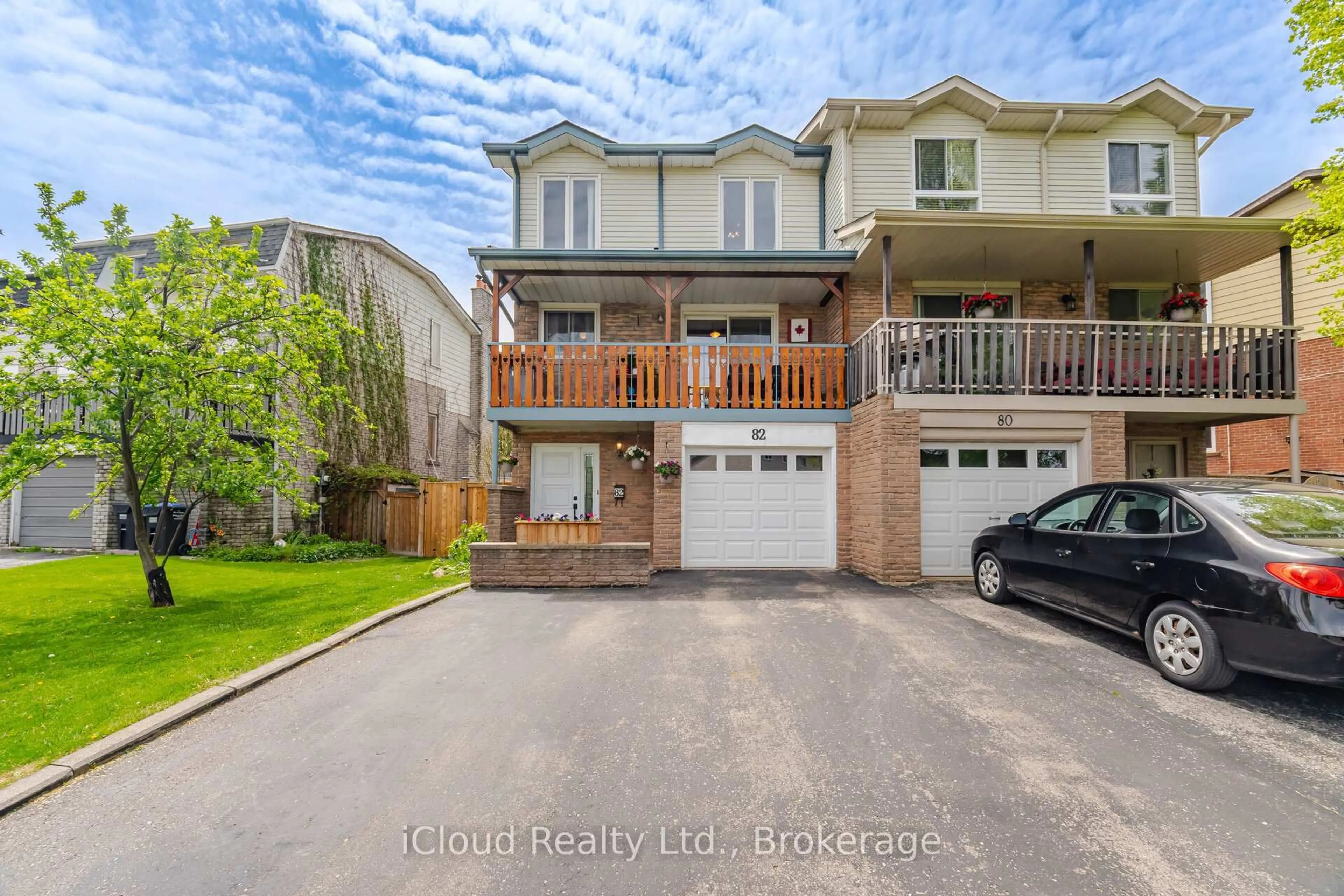 A pic from outside/outdoor area/front of a property/back of a property/a pic from drone, street for 82 English St, Brampton Ontario L6X 2P6