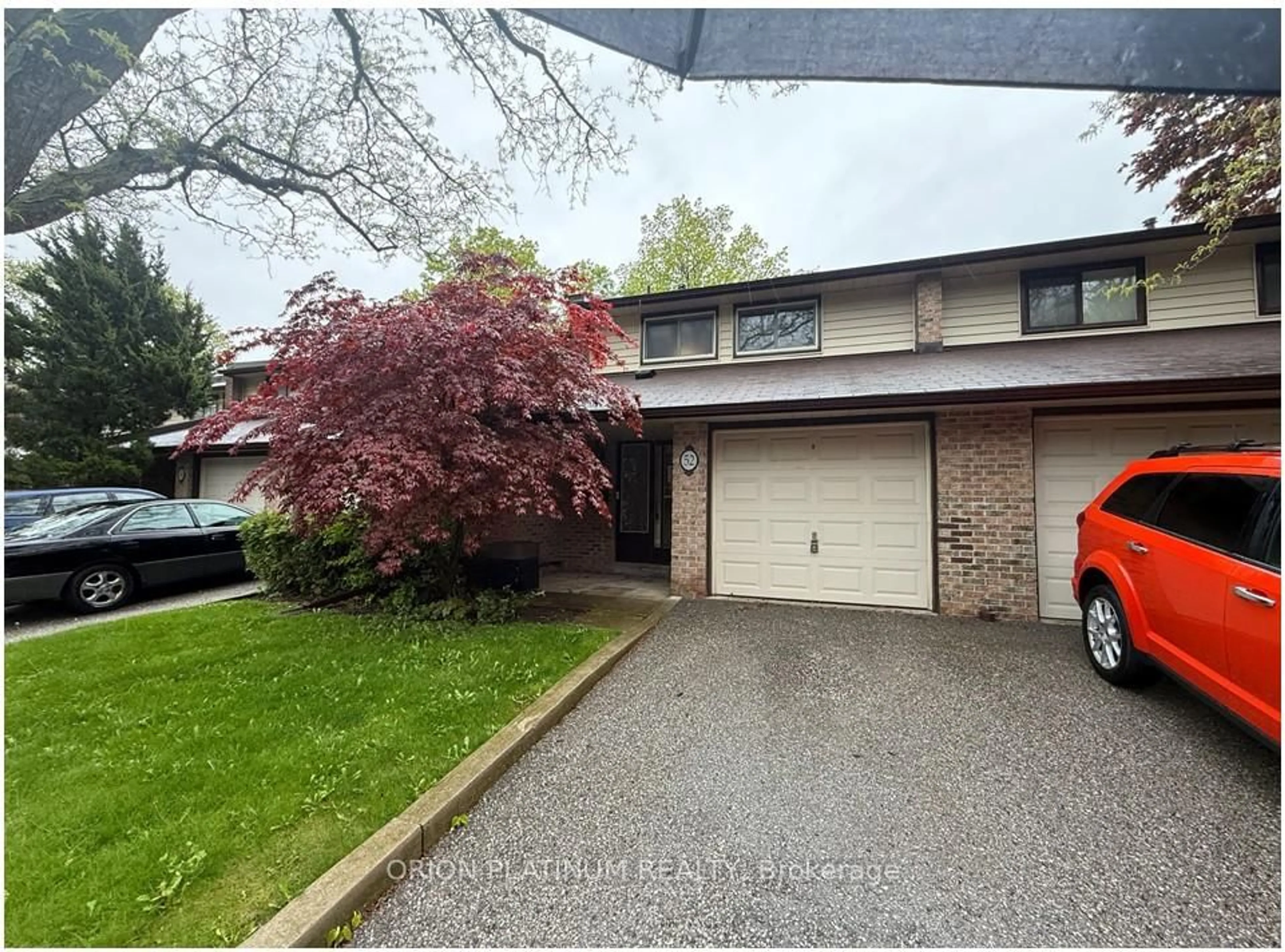 A pic from outside/outdoor area/front of a property/back of a property/a pic from drone, street for 2020 South Millway #52, Mississauga Ontario L5L 1K2