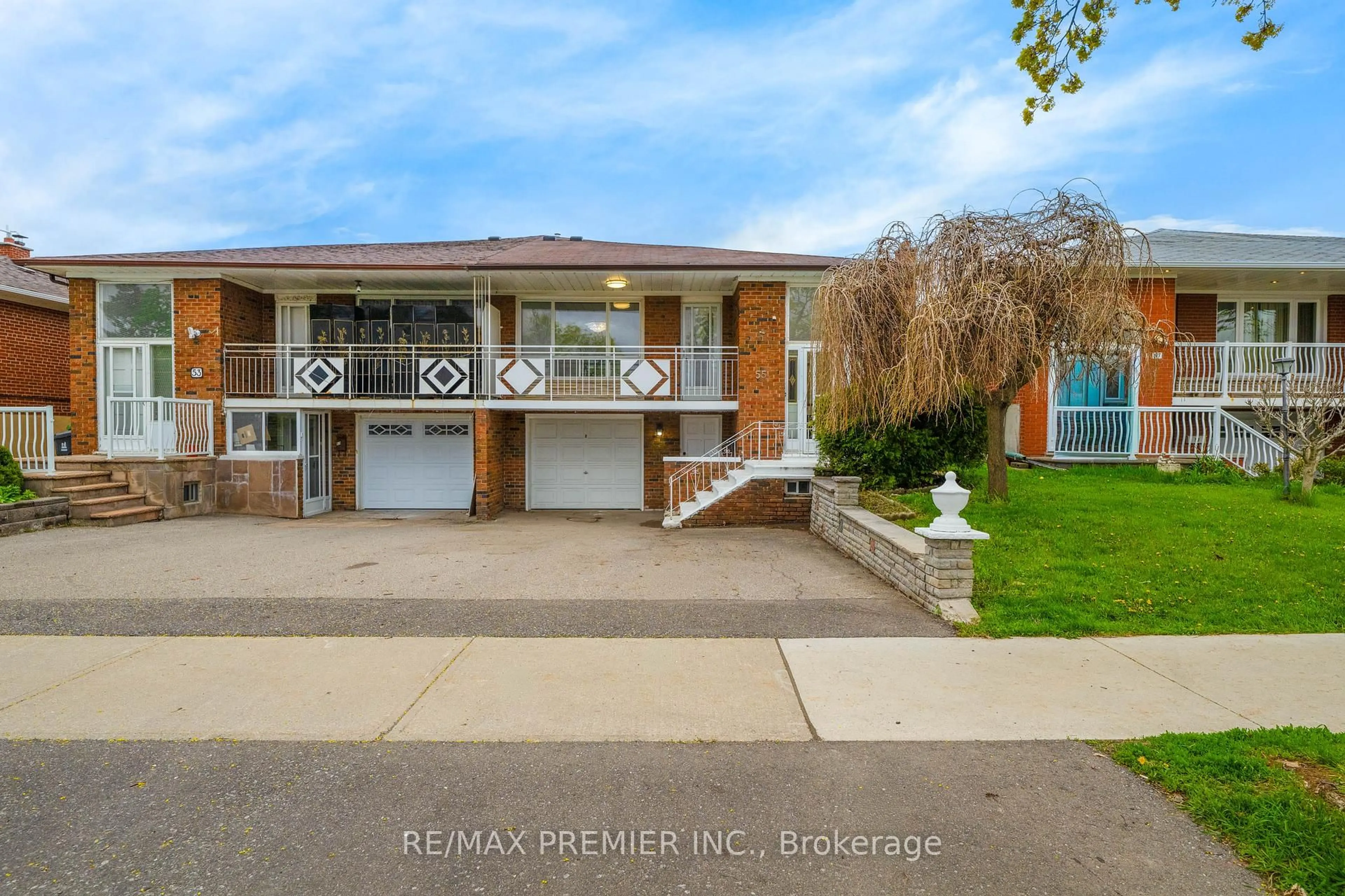 A pic from outside/outdoor area/front of a property/back of a property/a pic from drone, street for 55 Firgrove Cres, Toronto Ontario M3N 1K5