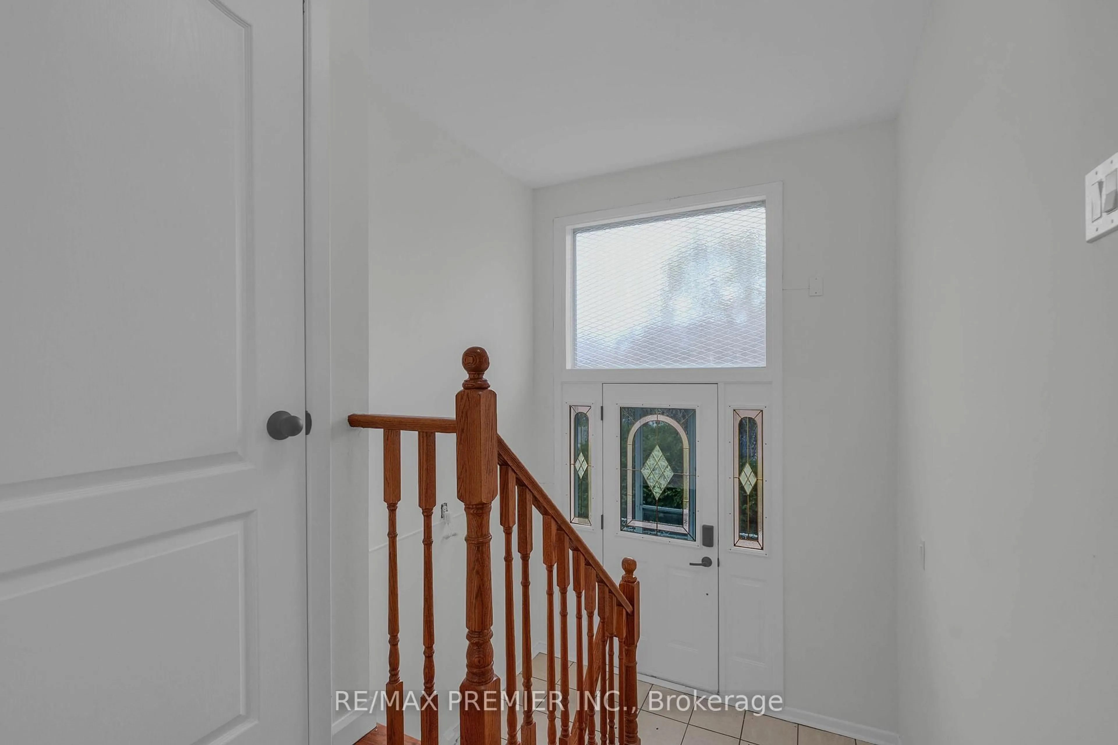 Indoor entryway for 55 Firgrove Cres, Toronto Ontario M3N 1K5