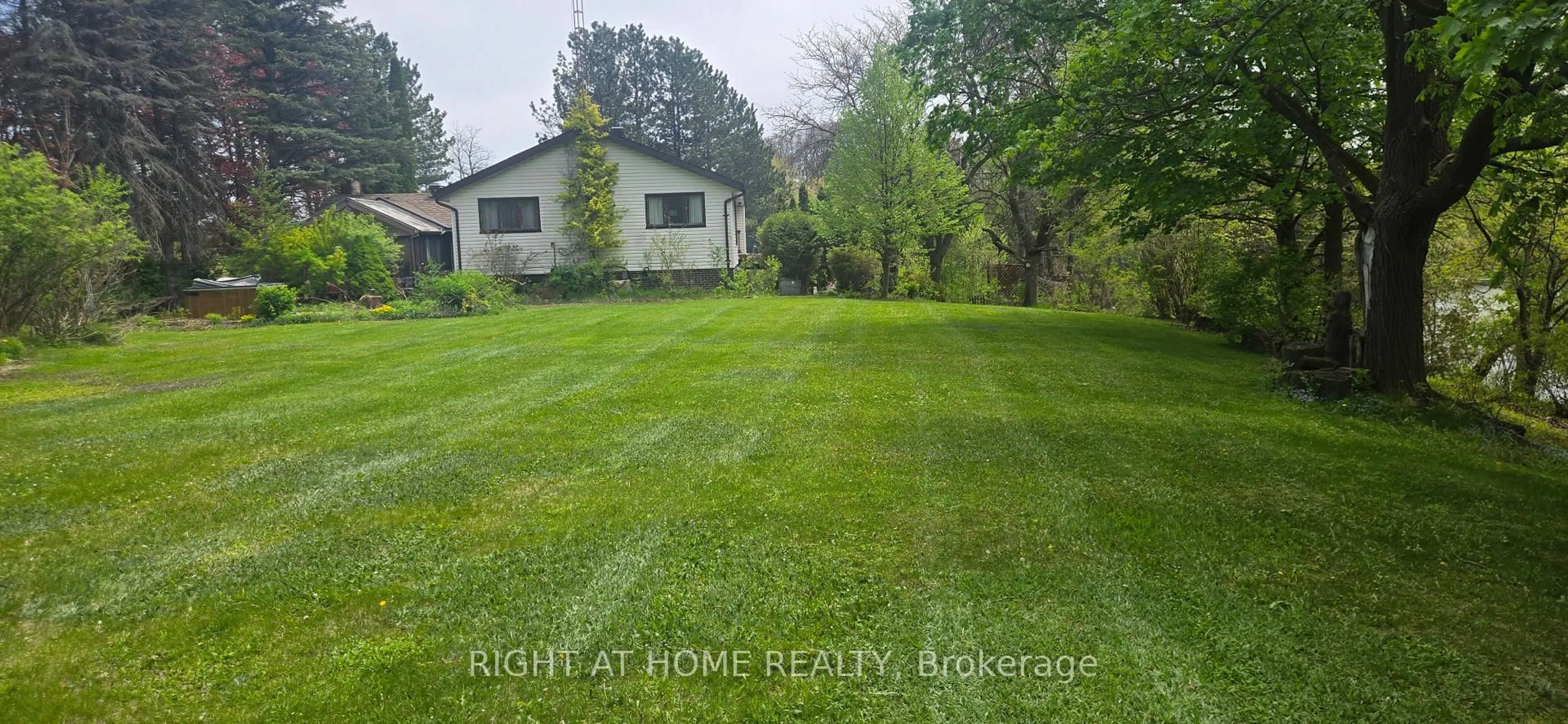 A pic from outside/outdoor area/front of a property/back of a property/a pic from drone, street for 16140 Mount Hope Rd, Caledon Ontario L7E 3K7