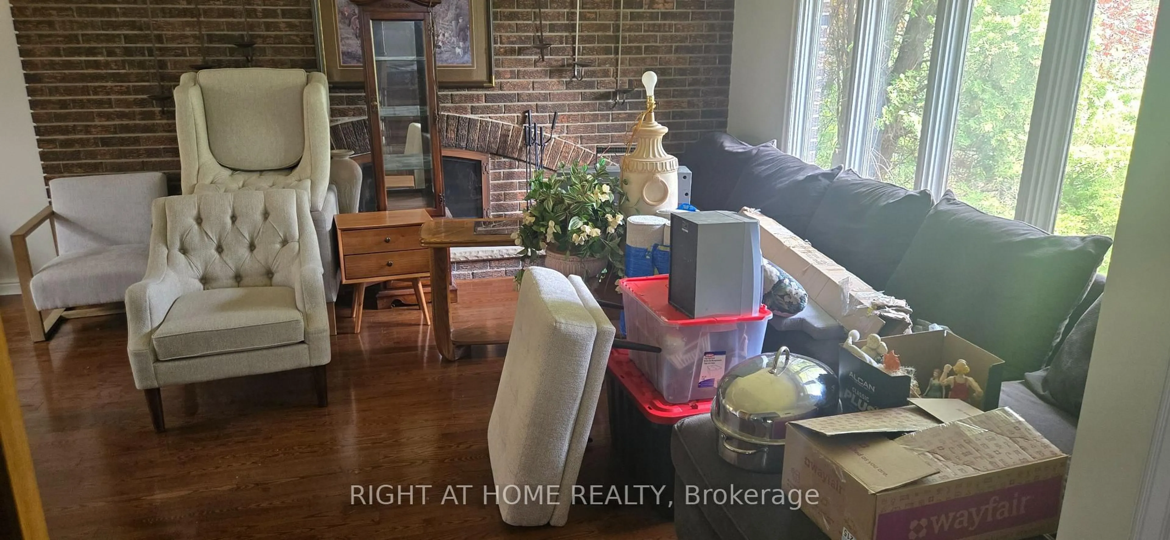 A pic of a room for 16140 Mount Hope Rd, Caledon Ontario L7E 3K7