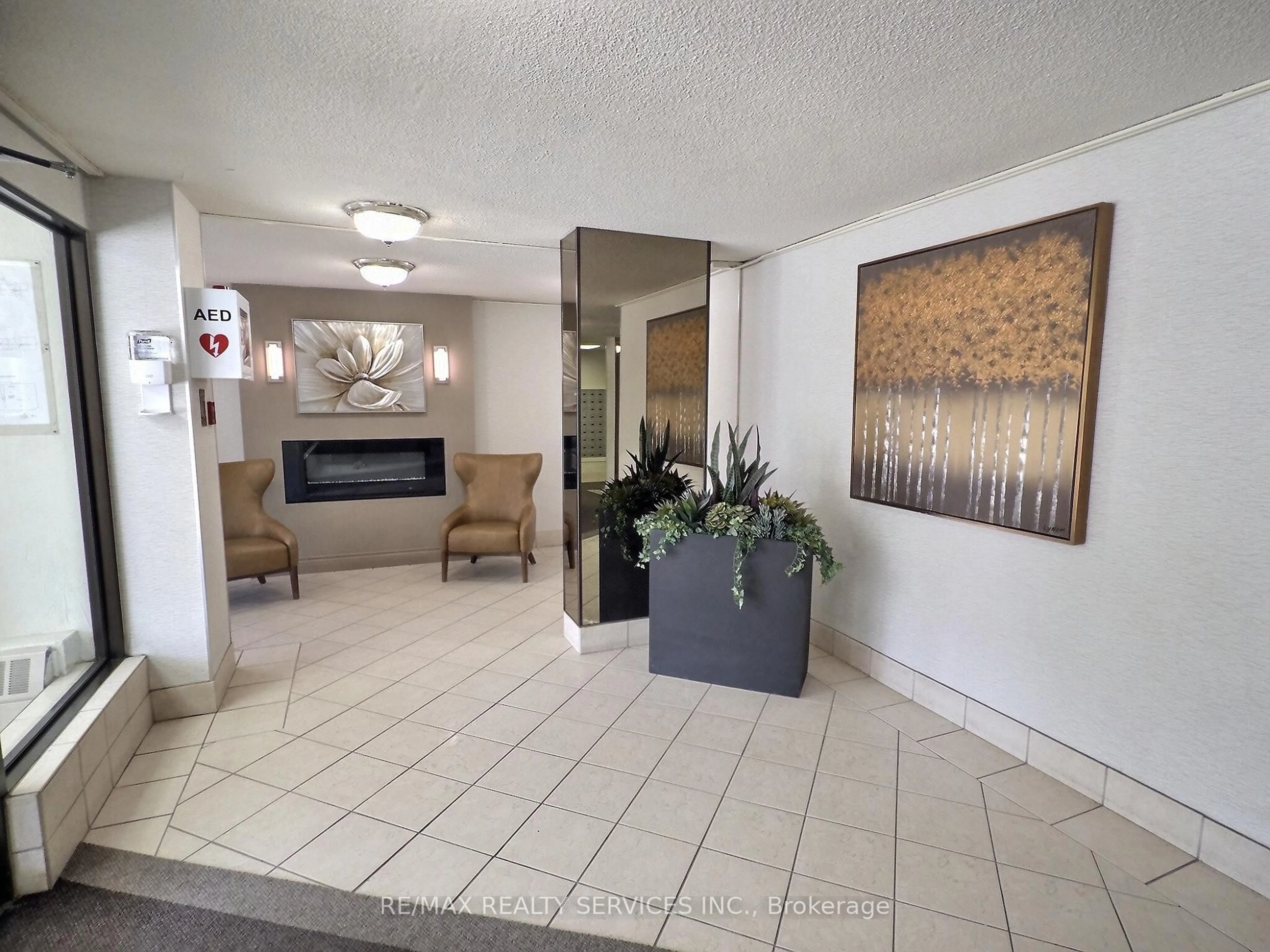 Lobby for 18 Knightsbridge Rd #1812, Brampton Ontario L6T 3X5