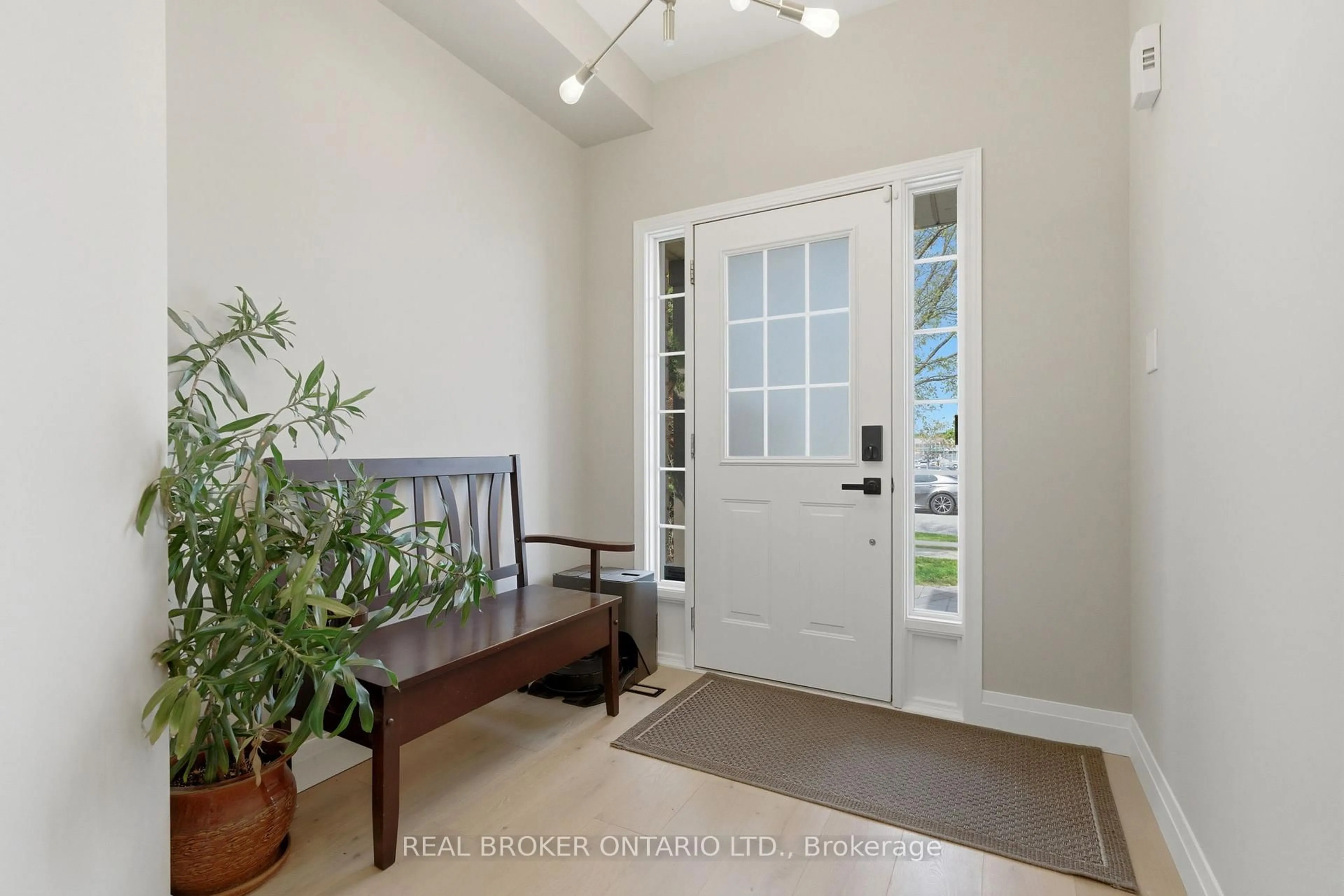 Indoor entryway for 2426 Shadow Crt, Oakville Ontario L6M 5G6