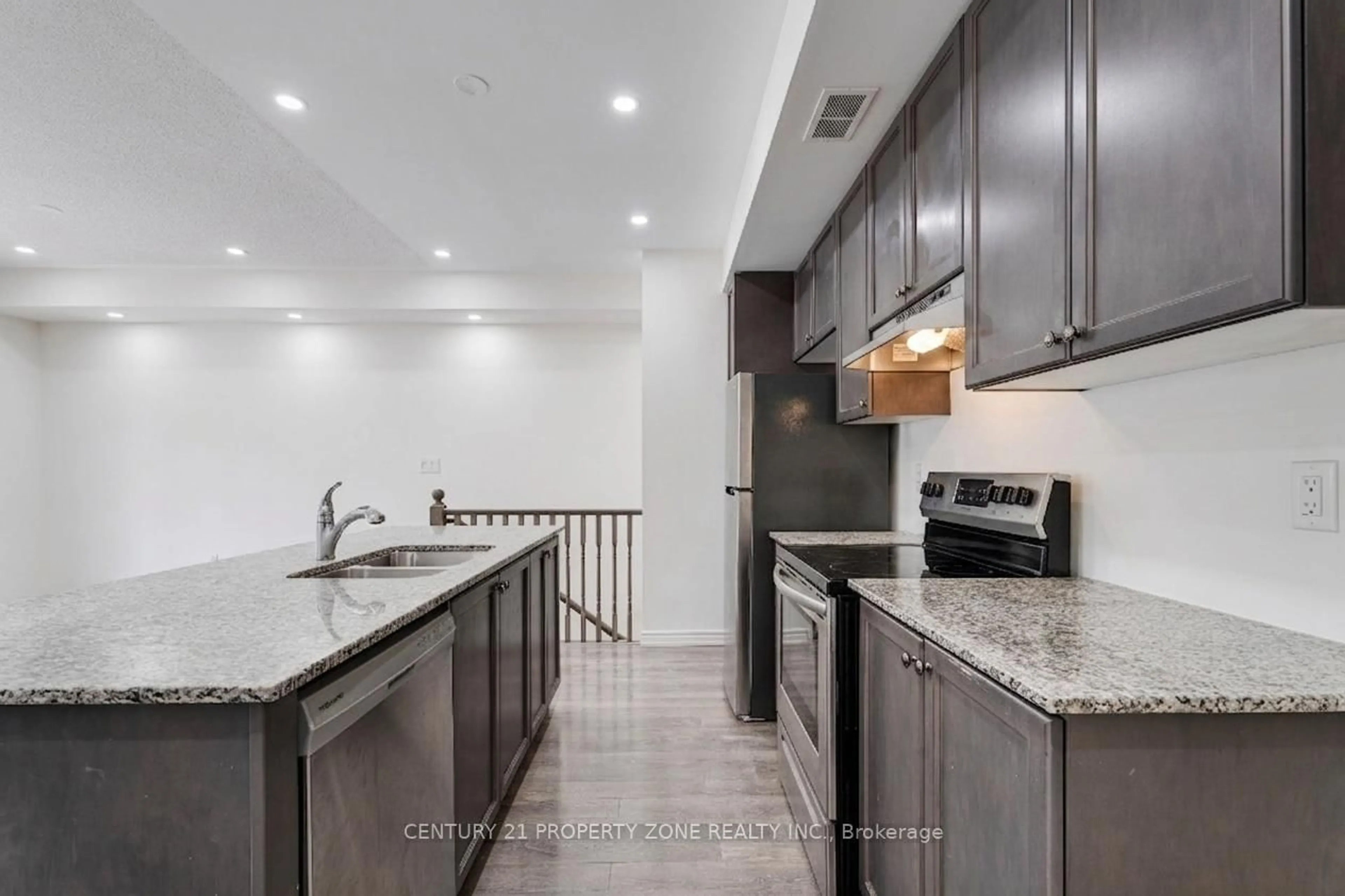 Open concept kitchen, ceramic/tile floor for 250 Lagerfeld Dr #4, Brampton Ontario L7A 5G9