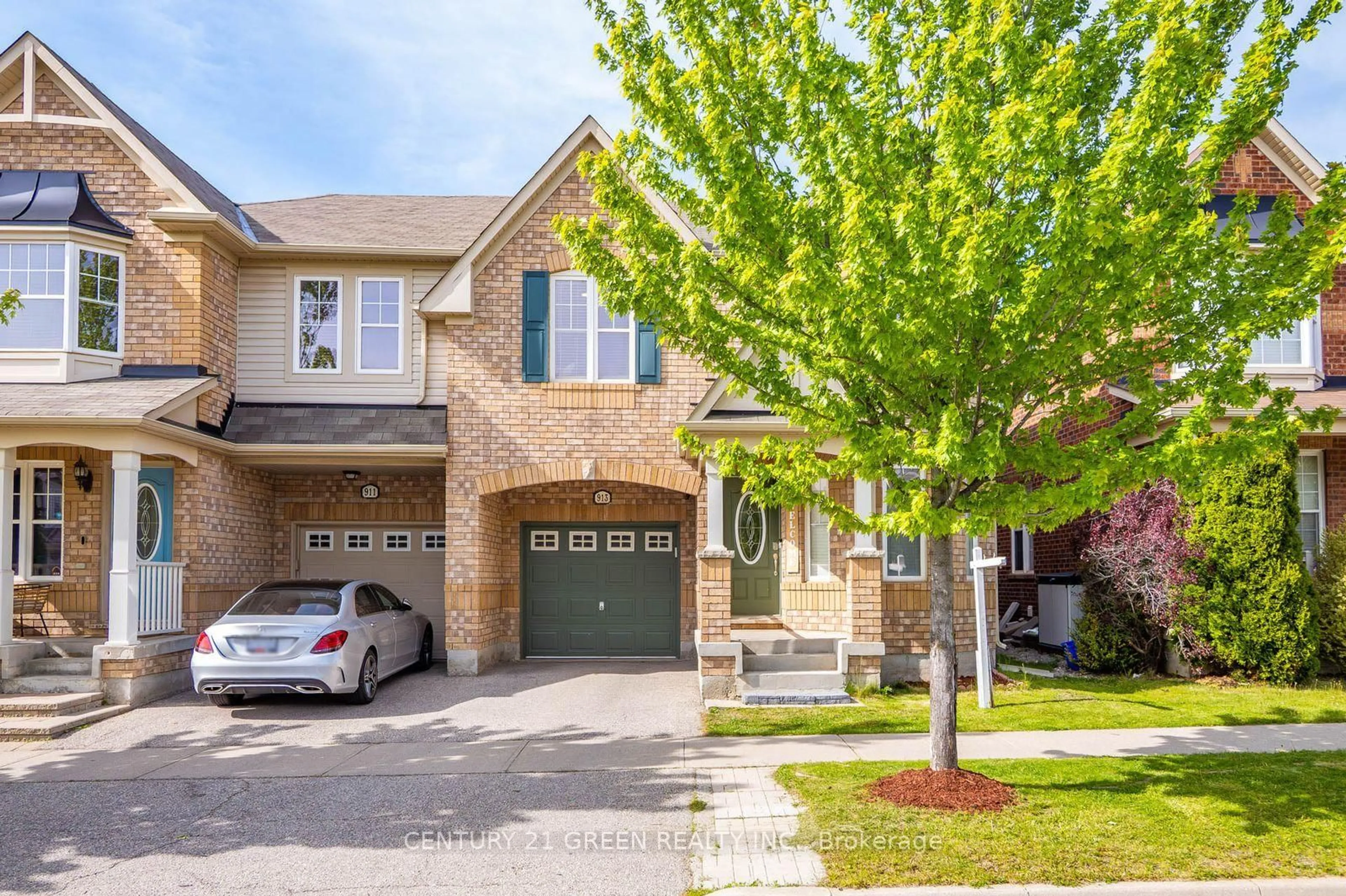 Home with brick exterior material, street for 913 Philbrook Dr, Milton Ontario L9T 5A5