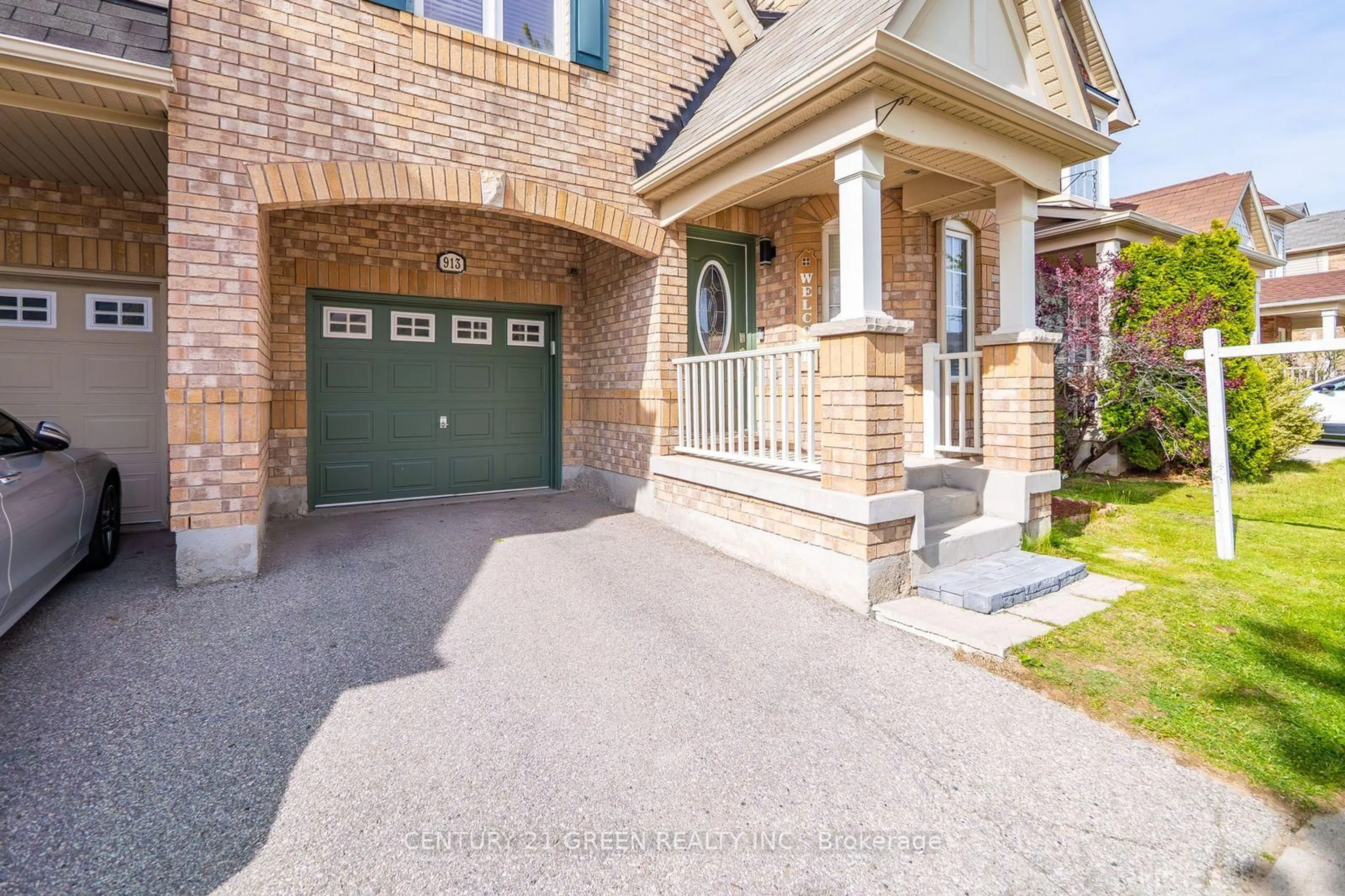 Home with brick exterior material, street for 913 Philbrook Dr, Milton Ontario L9T 5A5