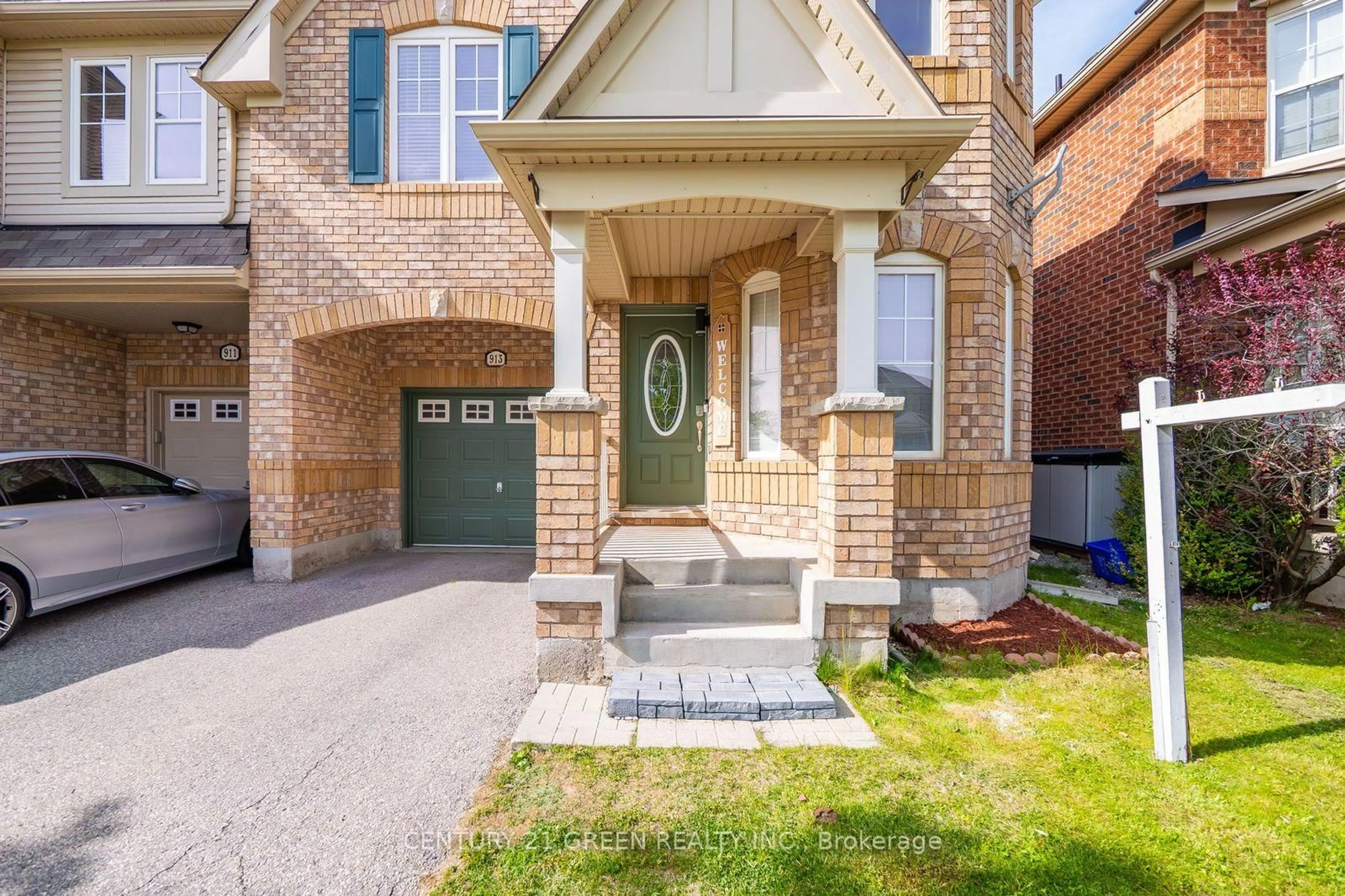 Home with brick exterior material, street for 913 Philbrook Dr, Milton Ontario L9T 5A5
