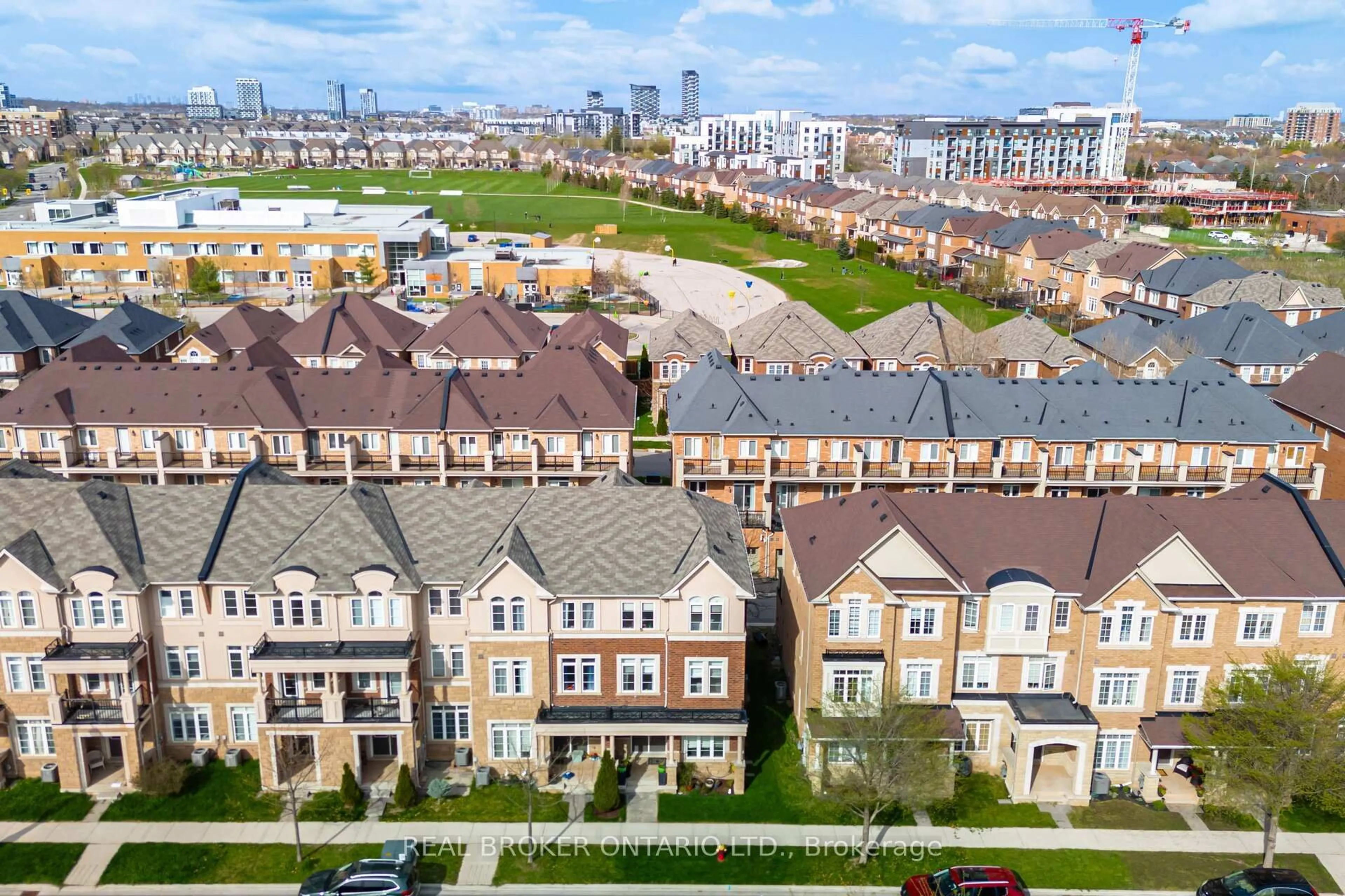 A pic from outside/outdoor area/front of a property/back of a property/a pic from drone, city buildings view from balcony for 3077 Preserve Dr, Oakville Ontario L6M 0W7