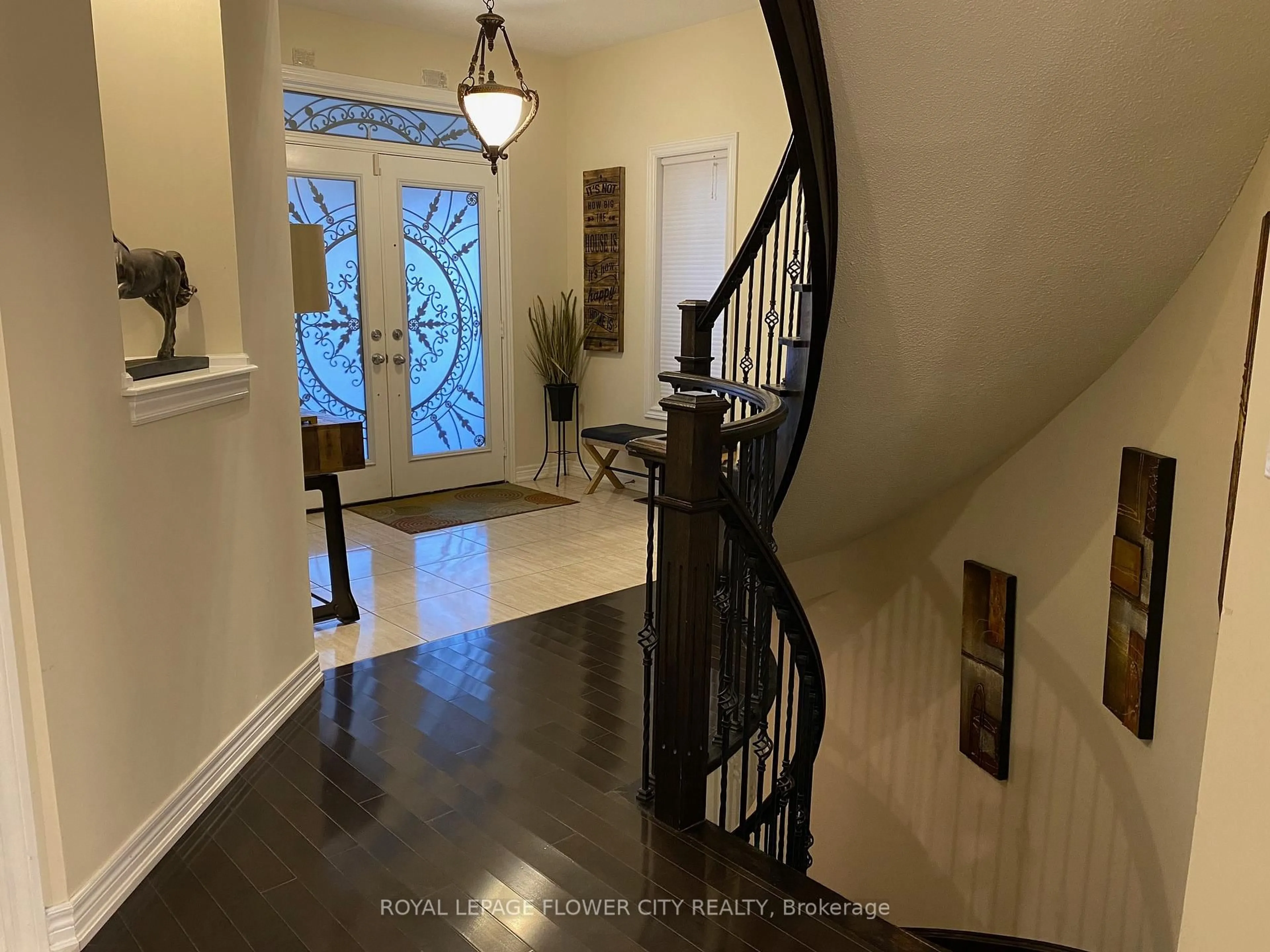 Indoor entryway for 782 Miltonbrook Cres, Milton Ontario L9T 8N3
