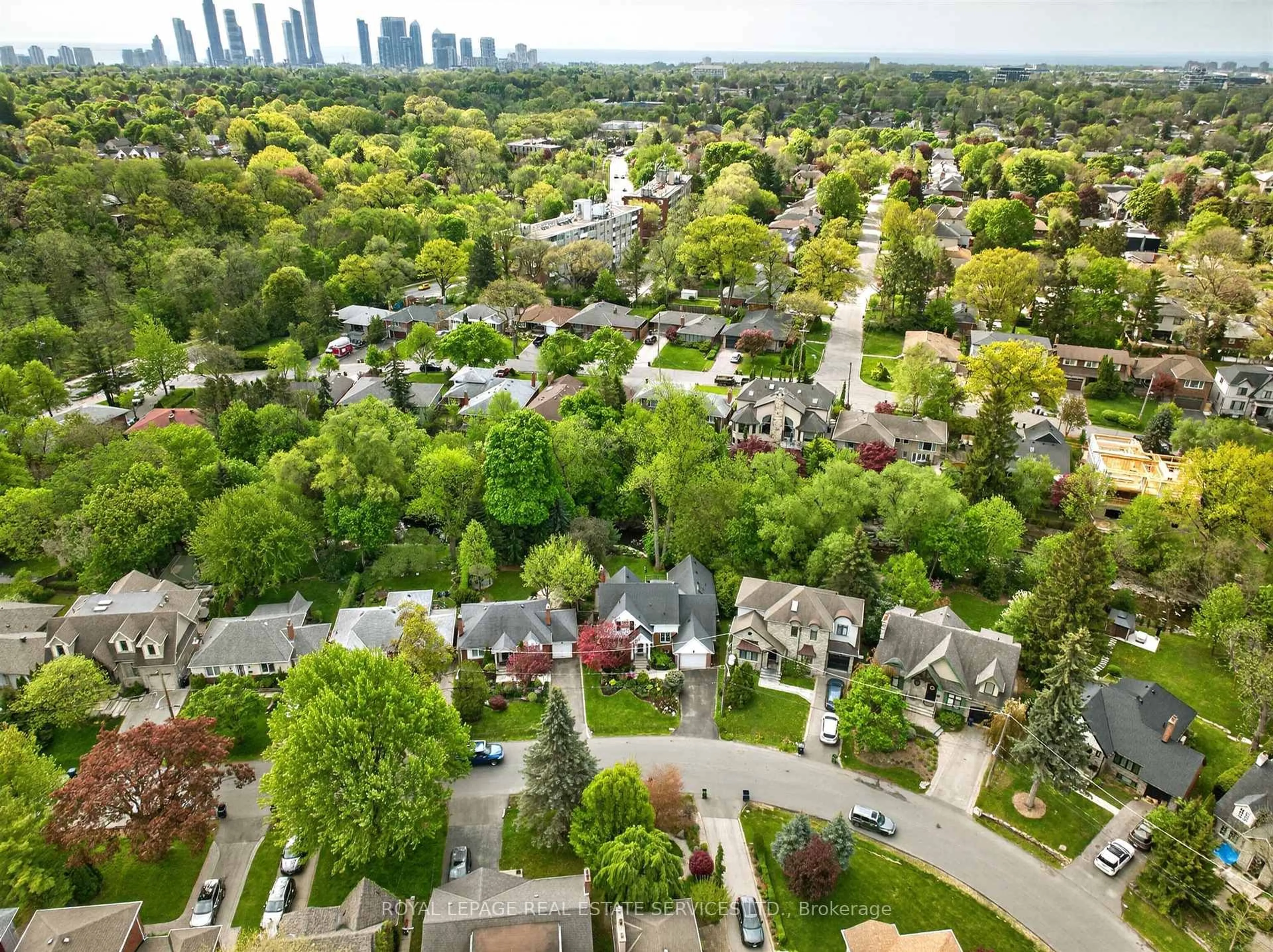 A pic from outside/outdoor area/front of a property/back of a property/a pic from drone, city buildings view from balcony for 130 Thompson Ave, Toronto Ontario M8Z 3V2