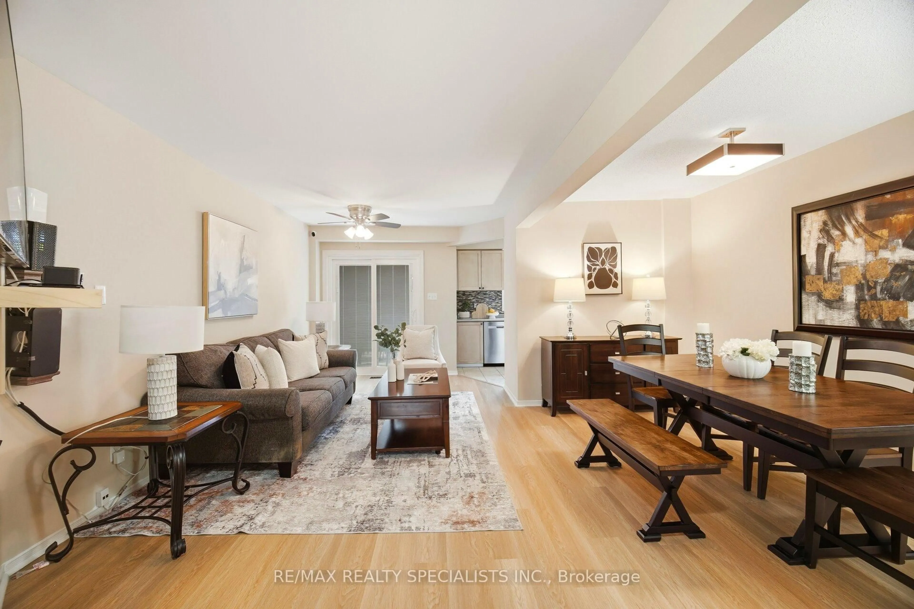 Living room with furniture, unknown for 5131 Thornburn Dr, Burlington Ontario L7L 6K2
