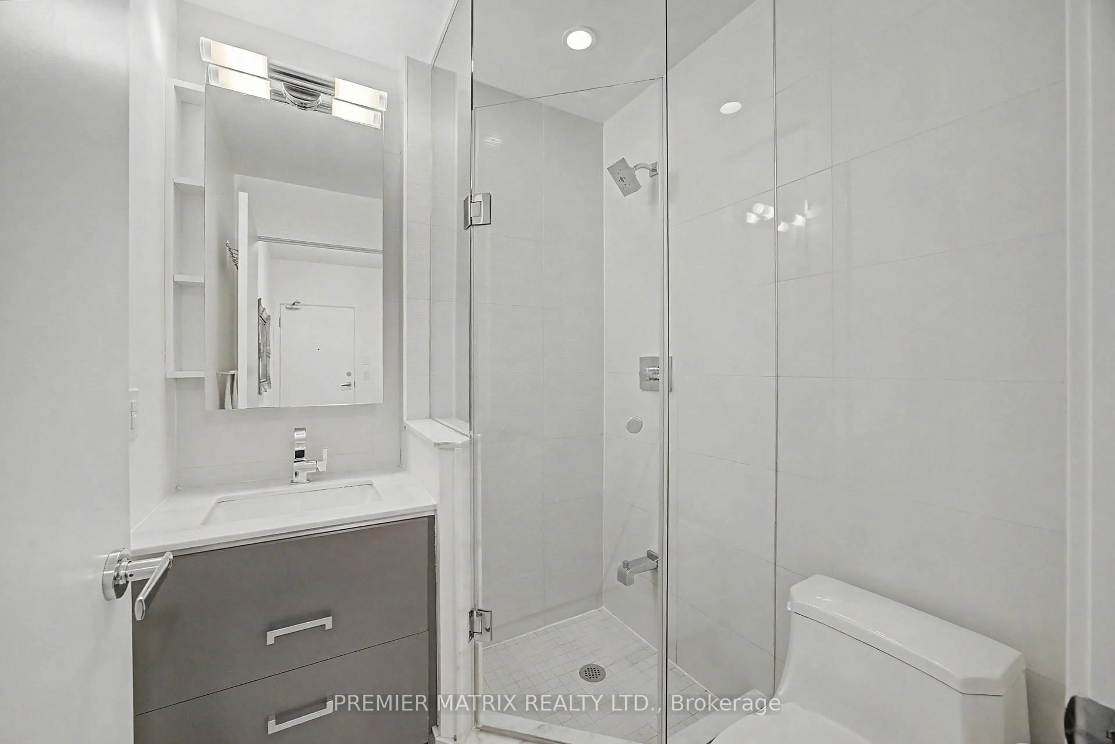 Standard bathroom, ceramic/tile floor for 1830 Bloor St #930, Toronto Ontario M6P 3K6
