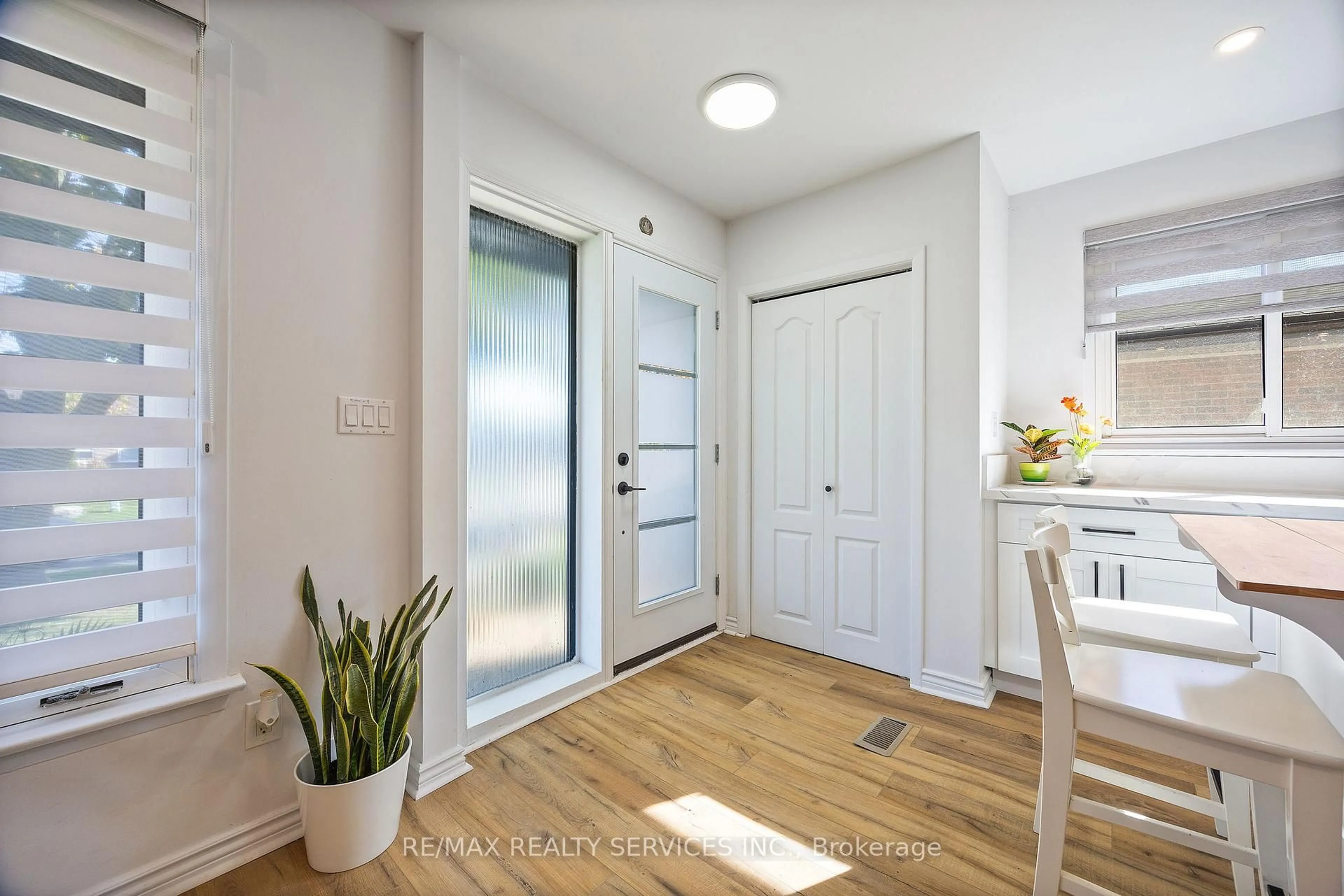 Indoor entryway for 70 Wilton Dr, Brampton Ontario L6W 3A1