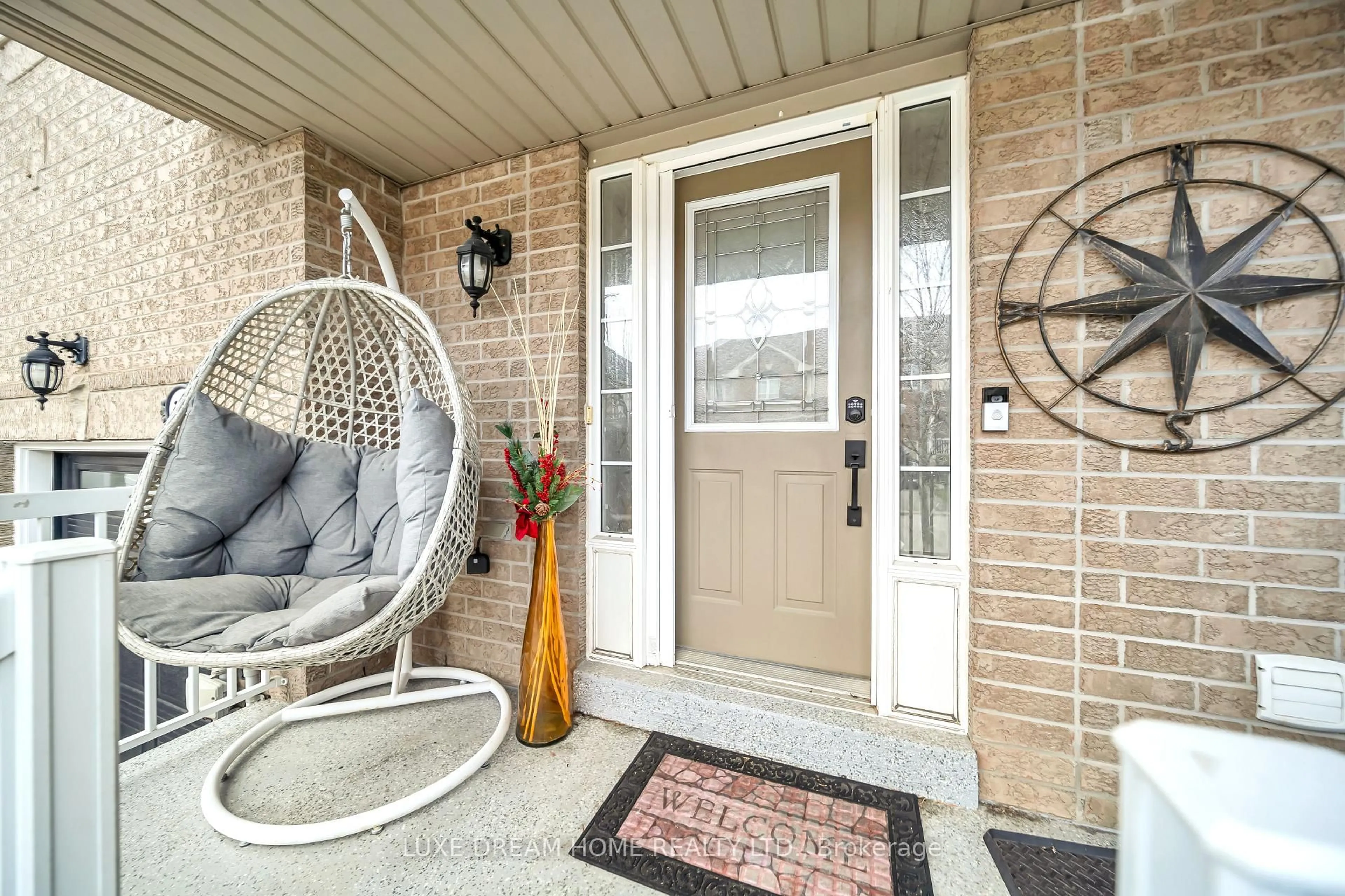 Indoor entryway for 100 Panton Tr, Milton Ontario L9T 6K1