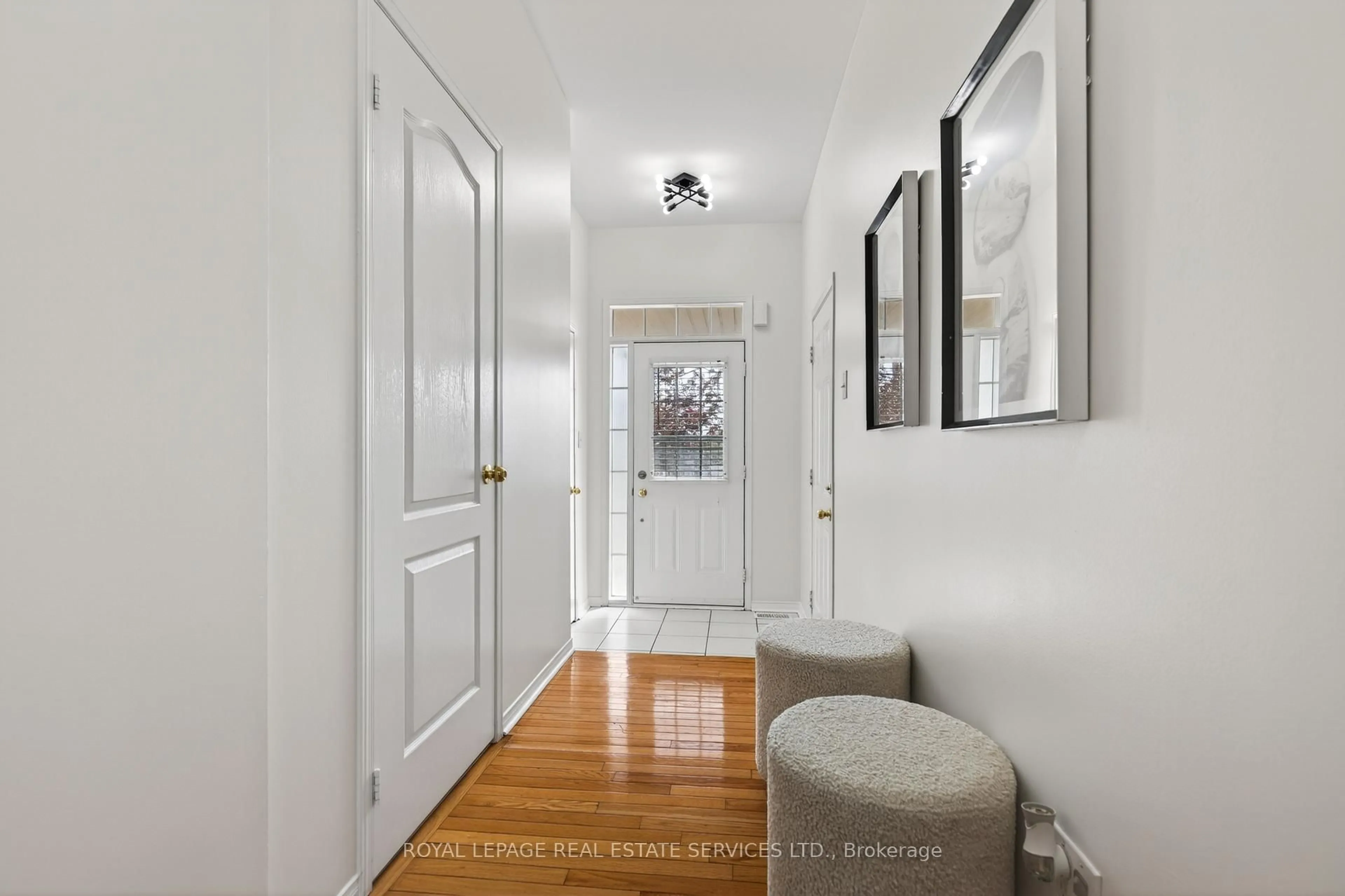 Indoor entryway for 2307 Stone Glen Cres, Oakville Ontario L6M 0C9