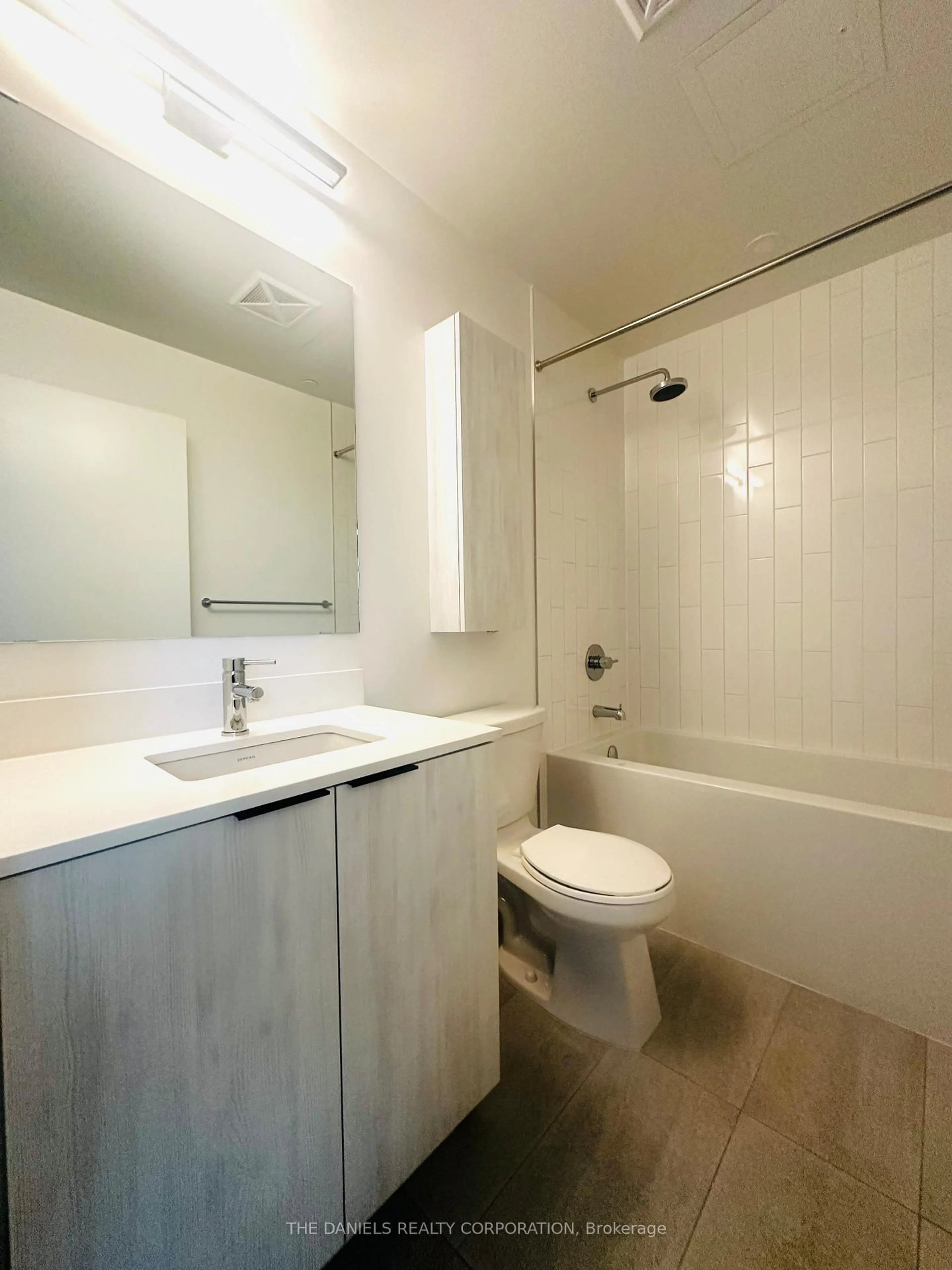 Standard bathroom, unknown for 2485 Eglinton Ave #319, Mississauga Ontario L5M 2T1