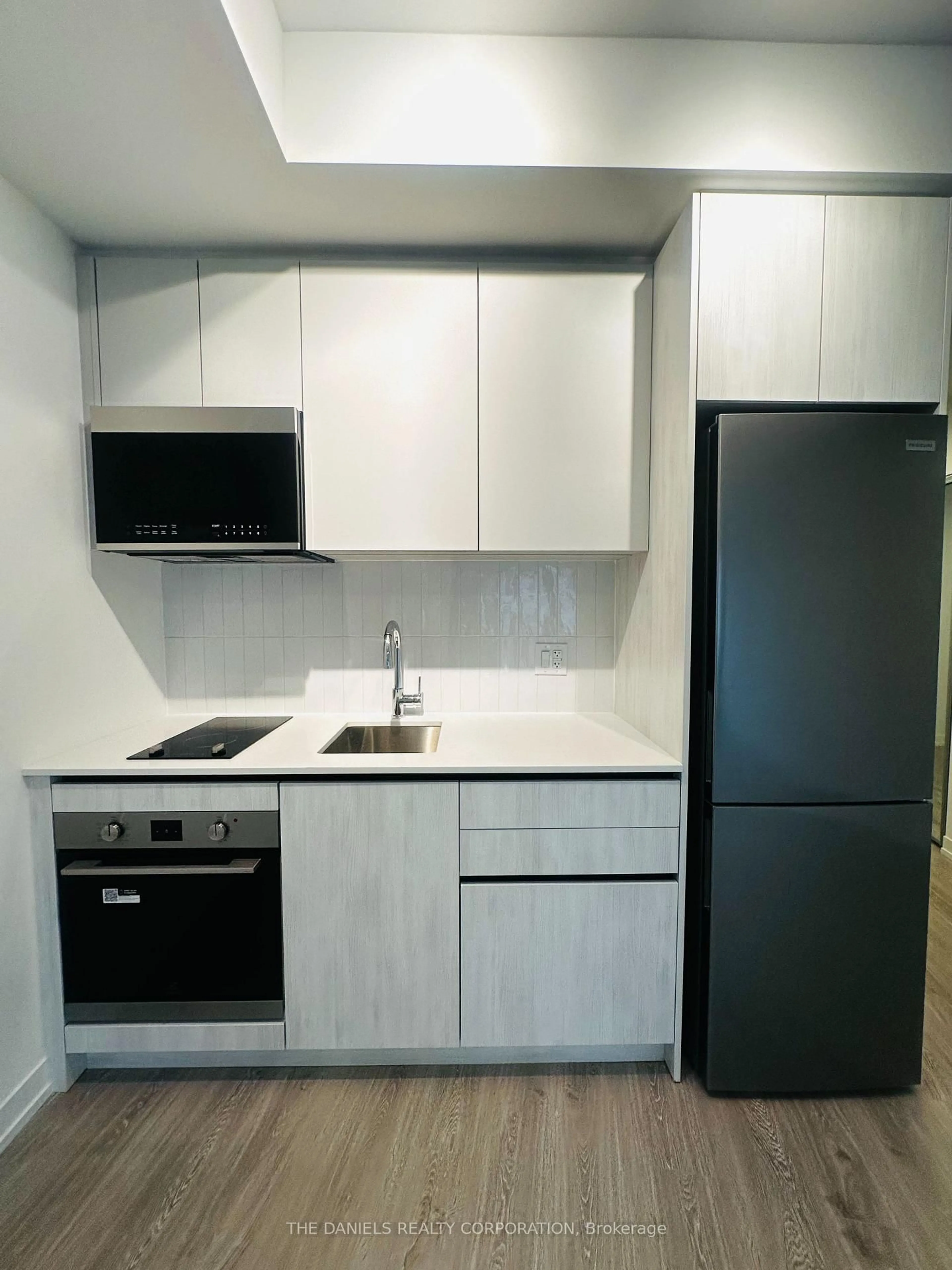 Standard kitchen, unknown for 2485 Eglinton Ave #312, Mississauga Ontario L5M 2T1