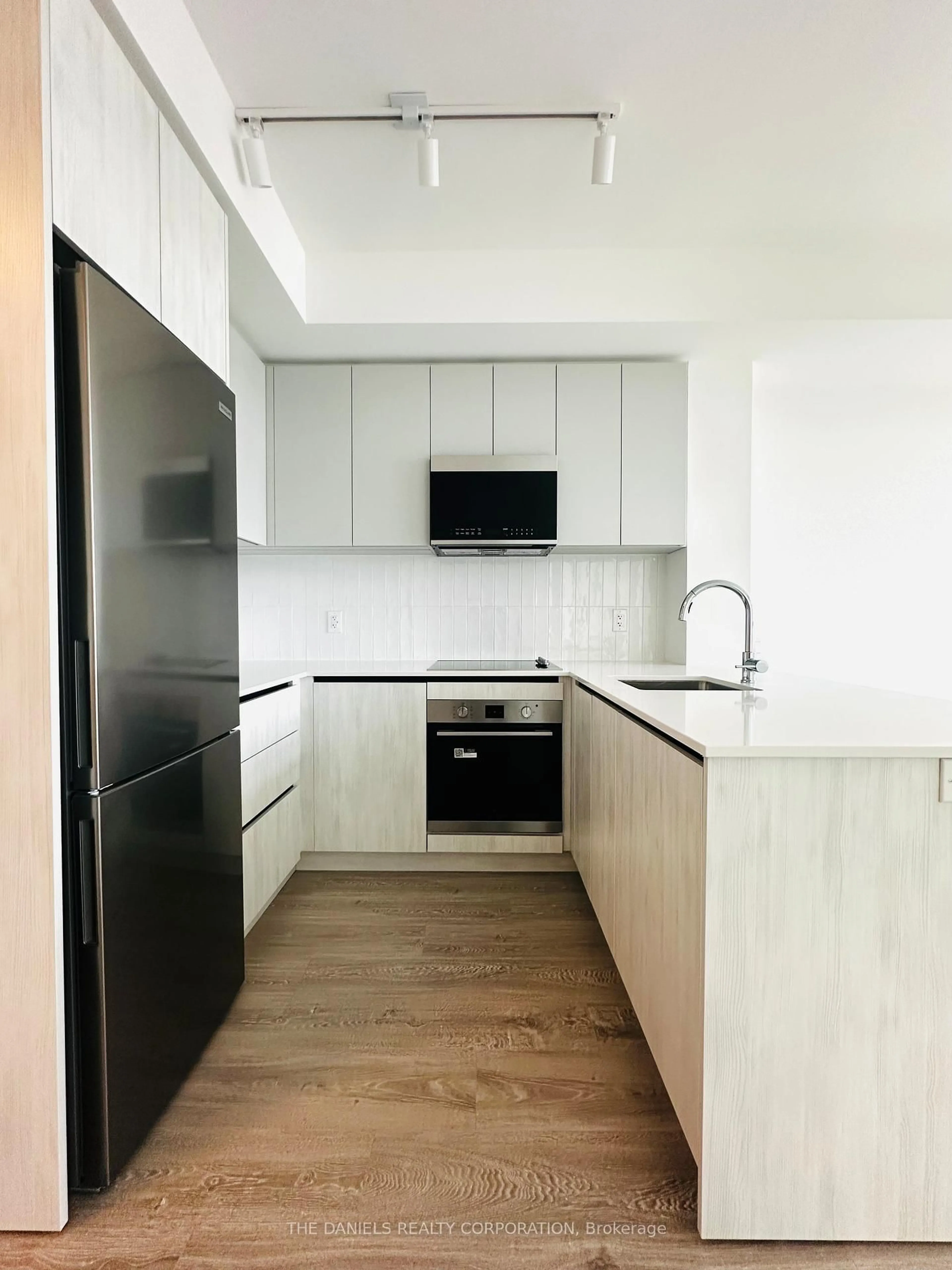 Standard kitchen, unknown for 2485 Eglinton Ave #1013, Mississauga Ontario L5M 2T1