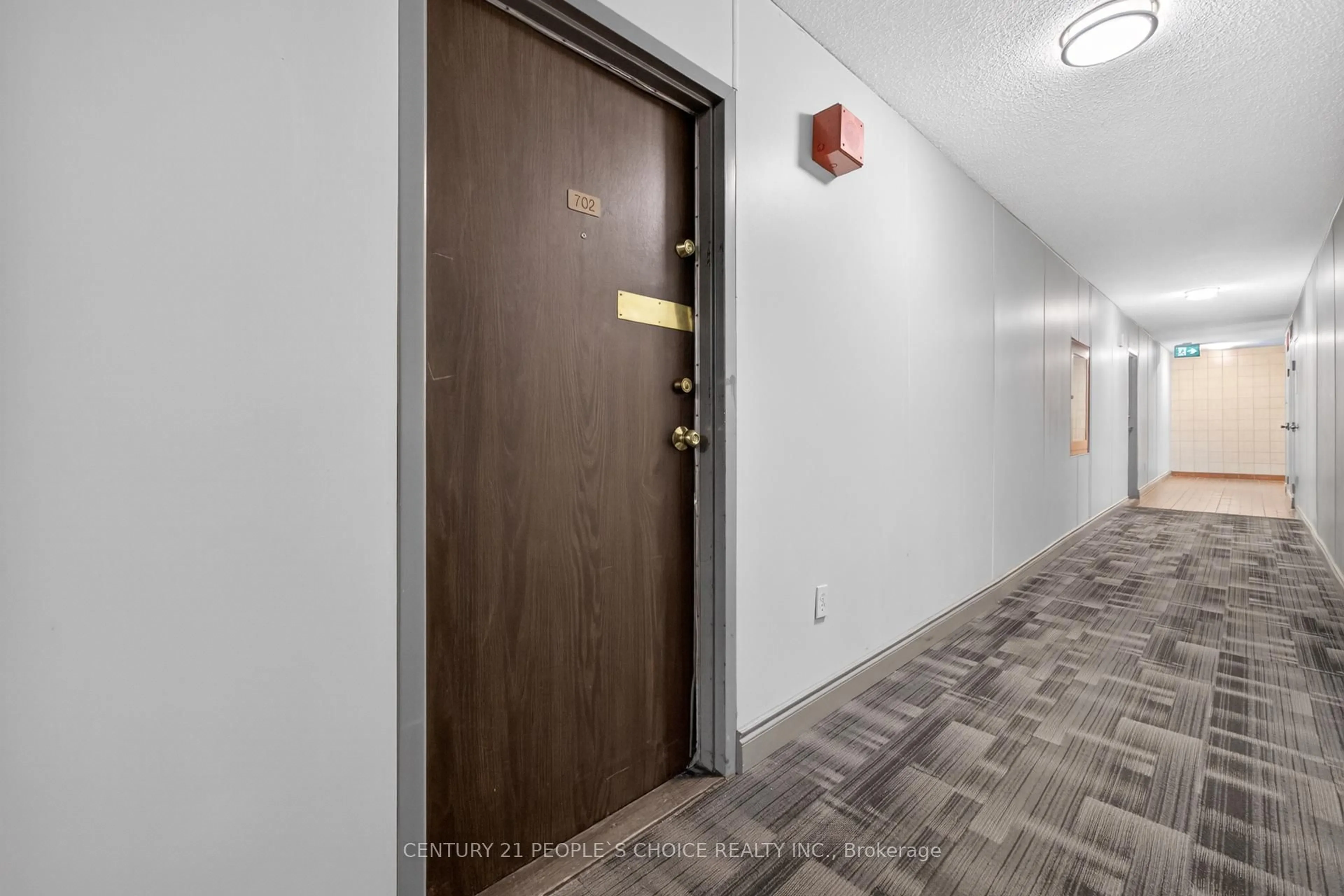 Indoor foyer for 390 Dixon Rd #702, Toronto Ontario M9R 1T4