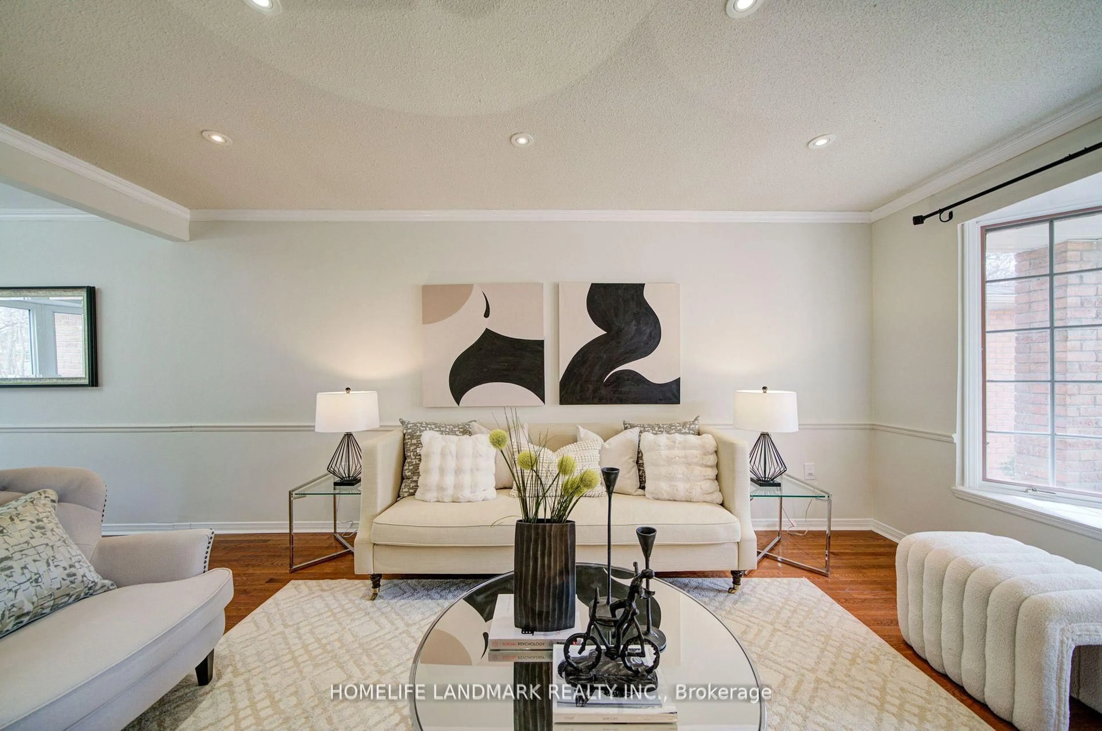 Living room with furniture, unknown for 1111 Deer Ru, Mississauga Ontario L5C 3P7