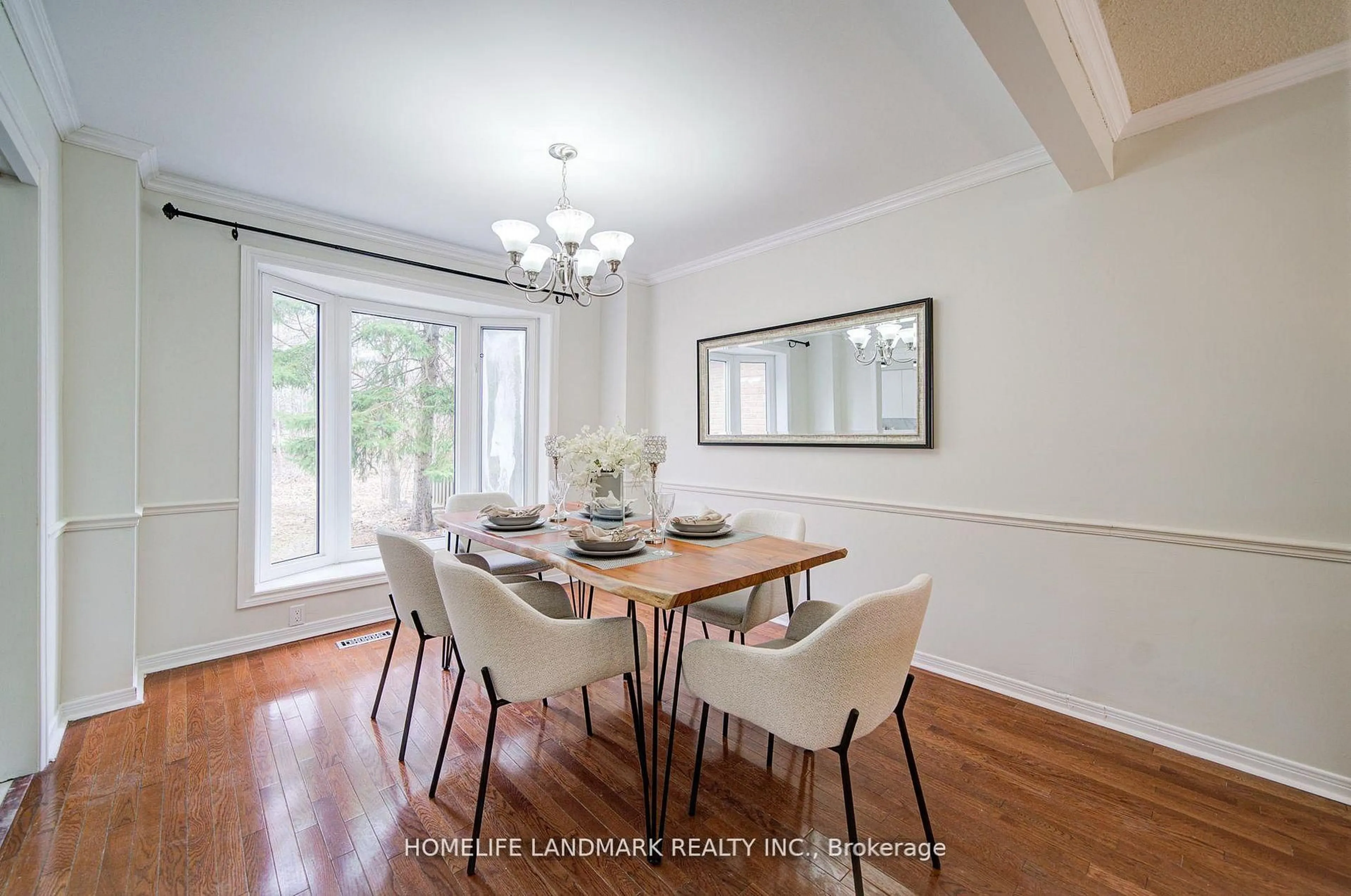 Dining room, wood/laminate floor for 1111 Deer Ru, Mississauga Ontario L5C 3P7